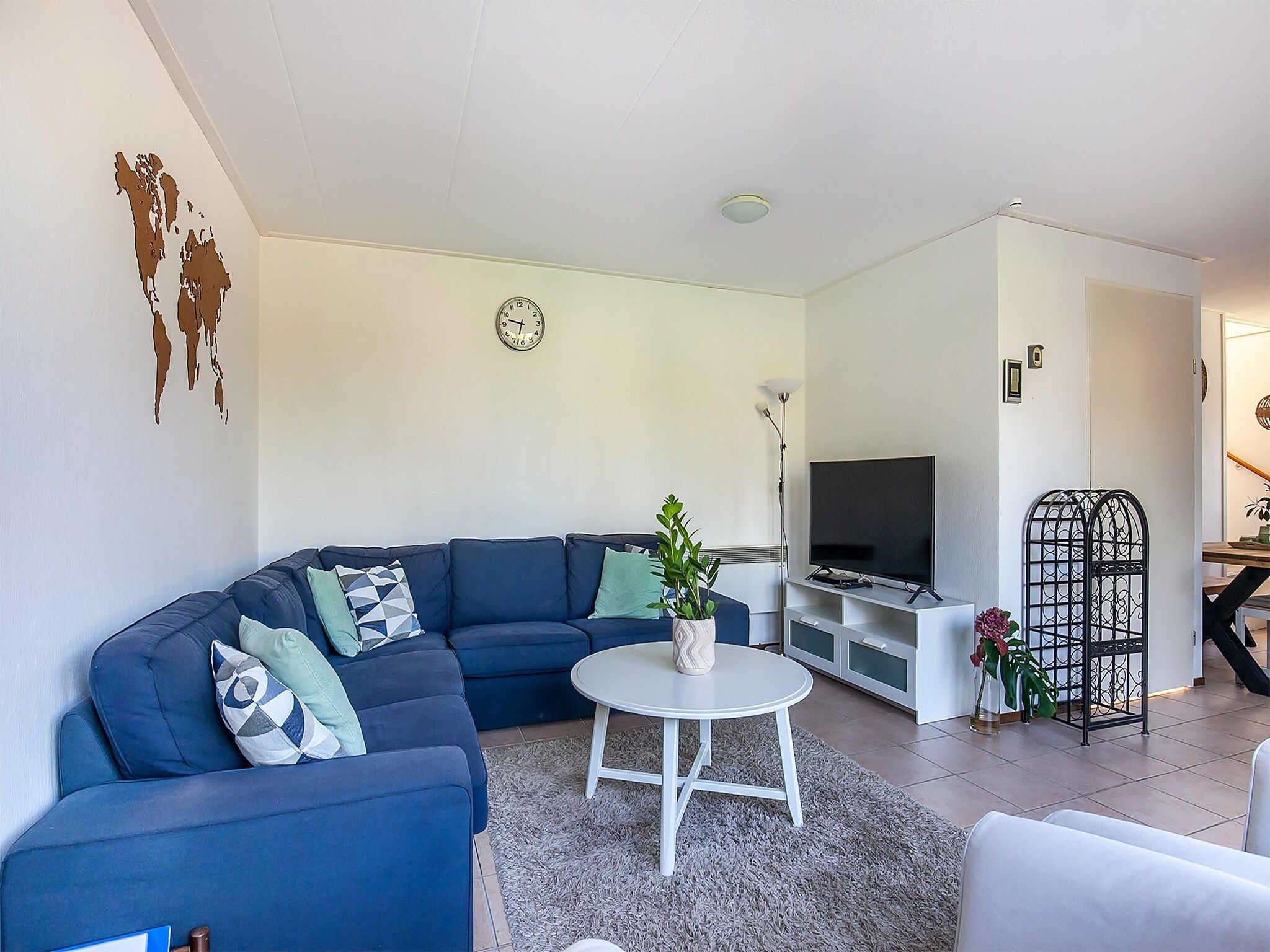 De woonkamer van Combinatiewoningen Wolters in grou