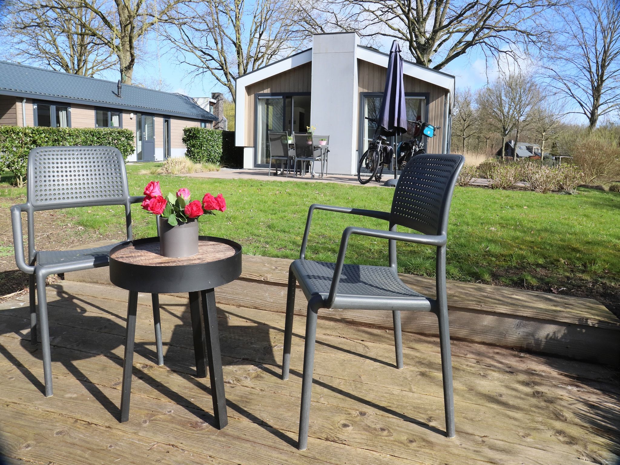 Het terras van Hackfort kavel 143 in Biddinghuizen