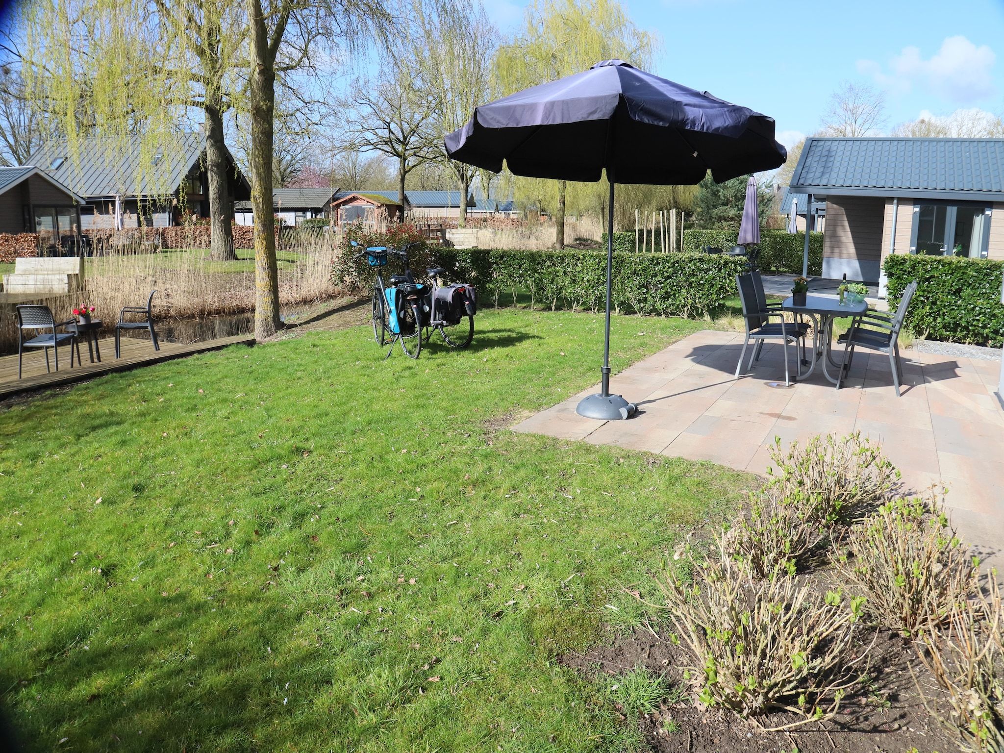 Het terras van Hackfort kavel 143 in Biddinghuizen
