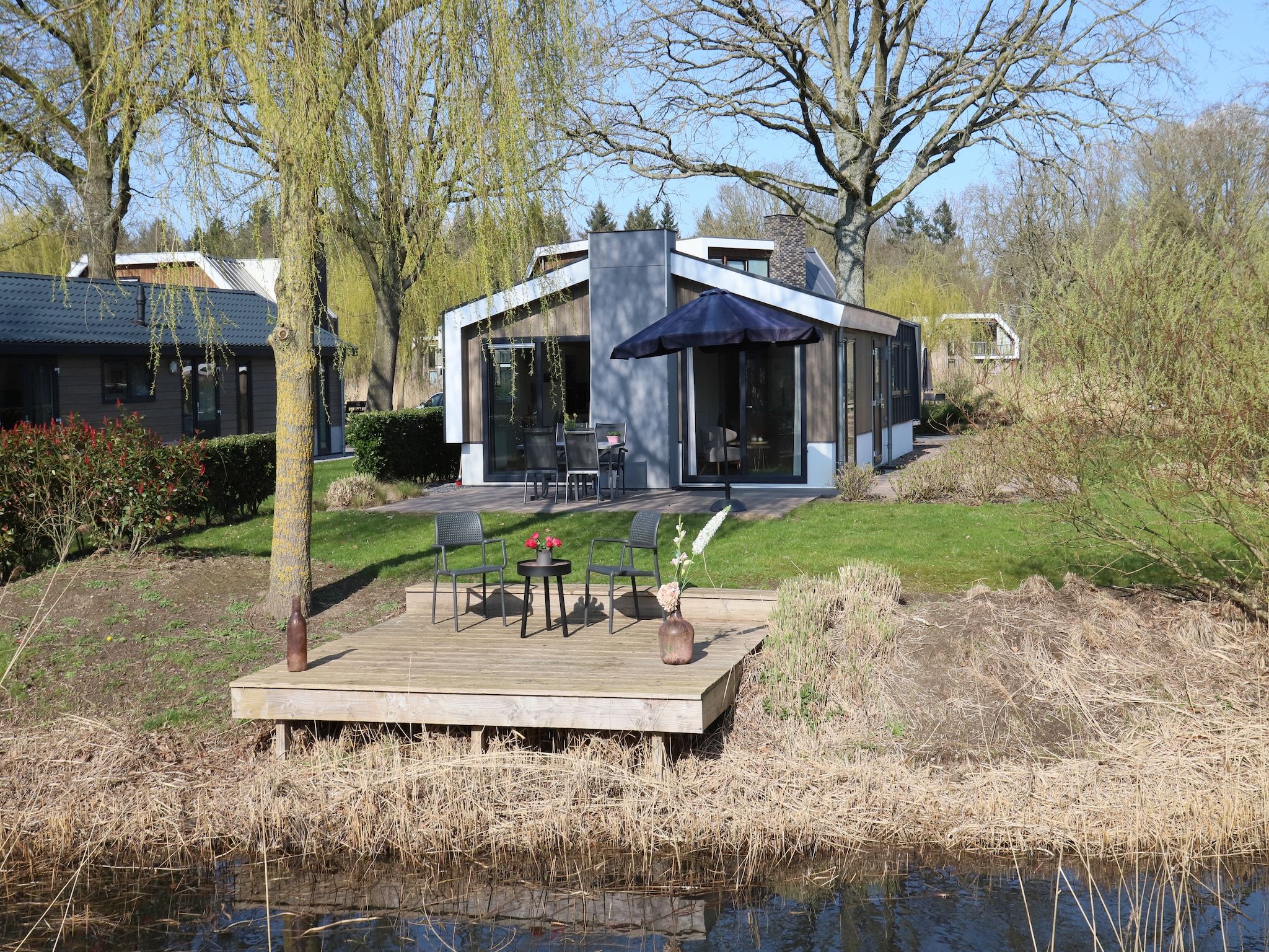 De buitenkant van Hackfort kavel 143 in Biddinghuizen