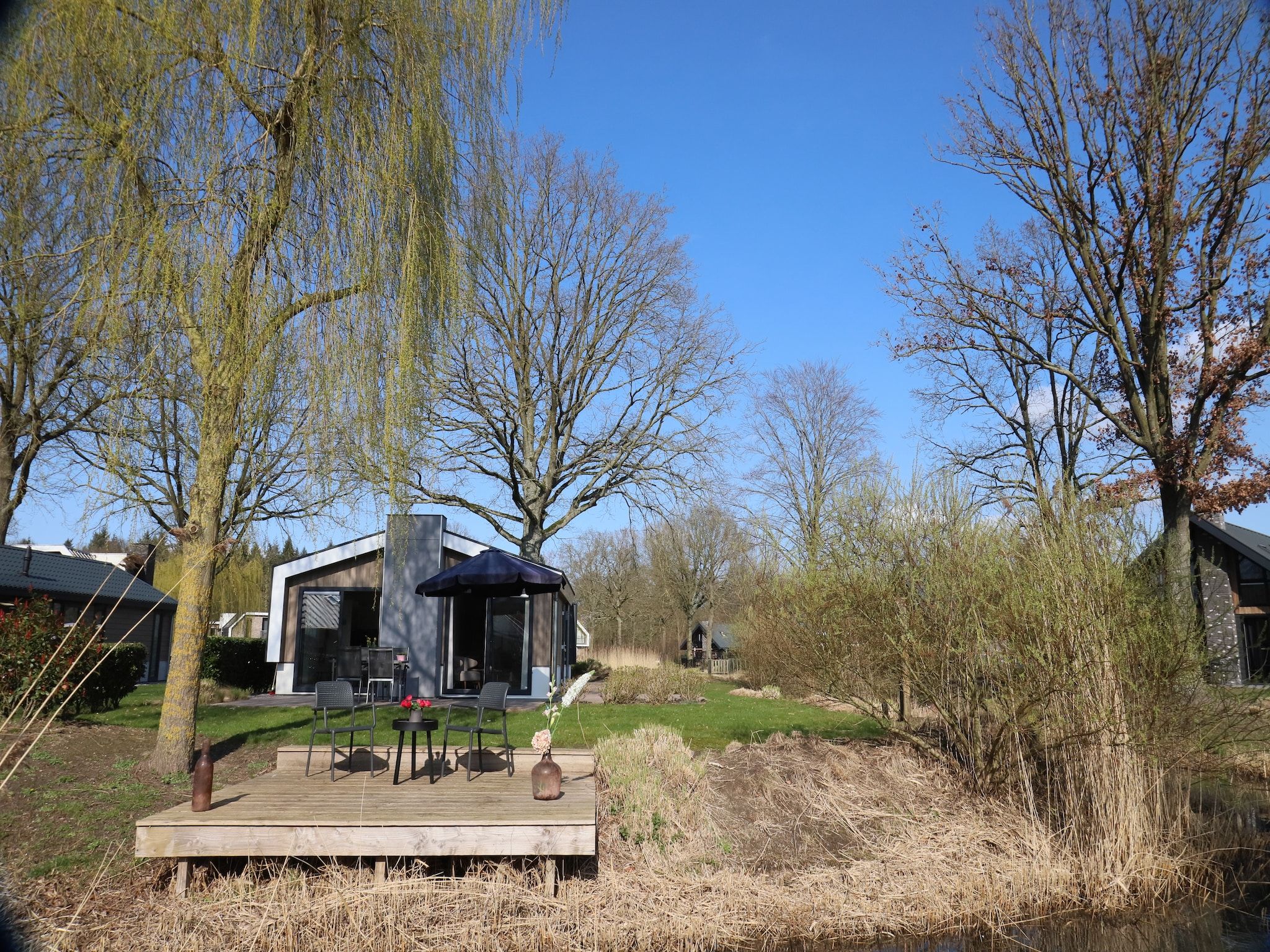 De buitenkant van Hackfort kavel 143 in Biddinghuizen