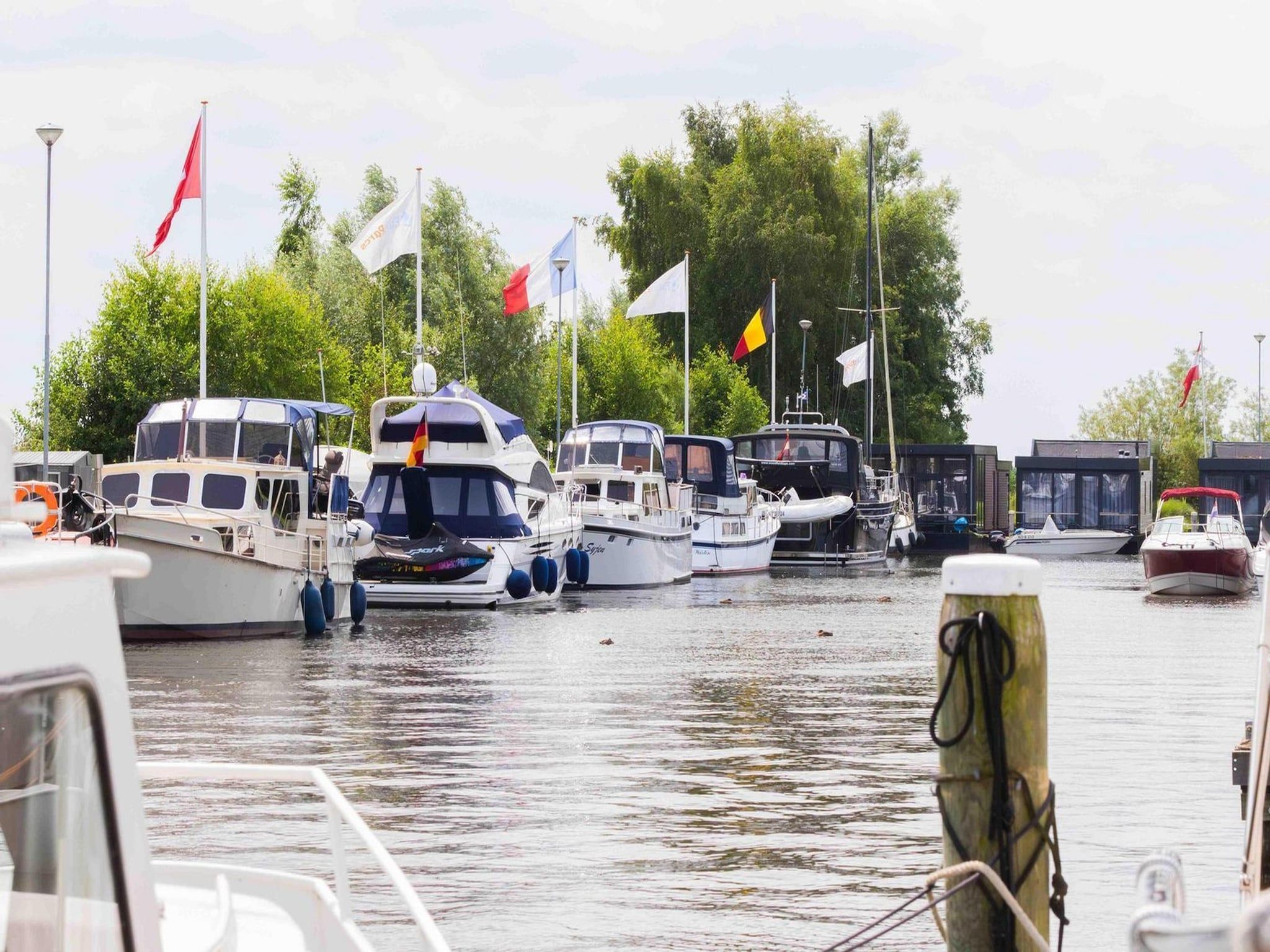 Voorzieningen bij Hackfort kavel 143 in Biddinghuizen