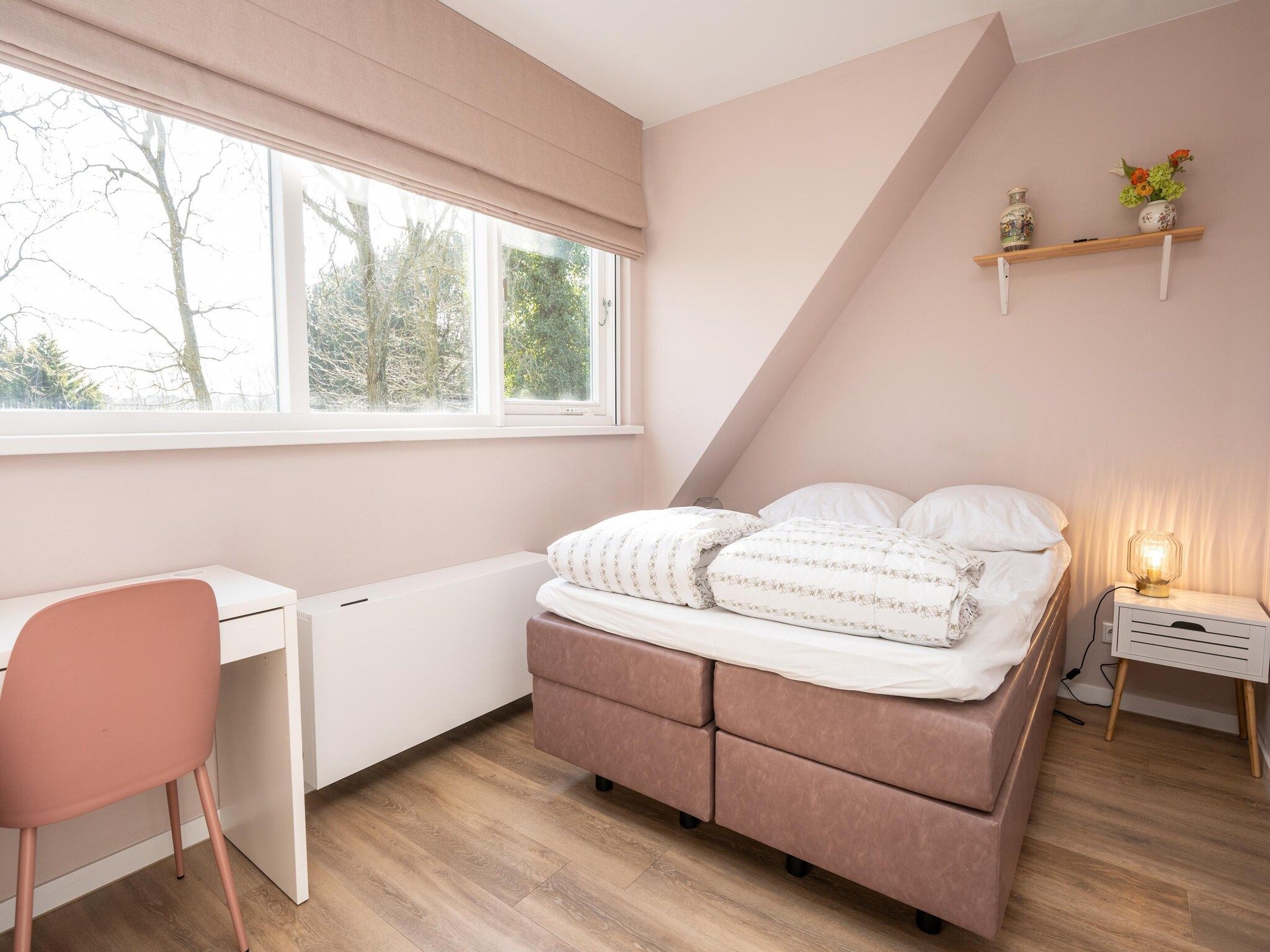 Een slaapkamer van Mienterbos-Heideglop in De Koog