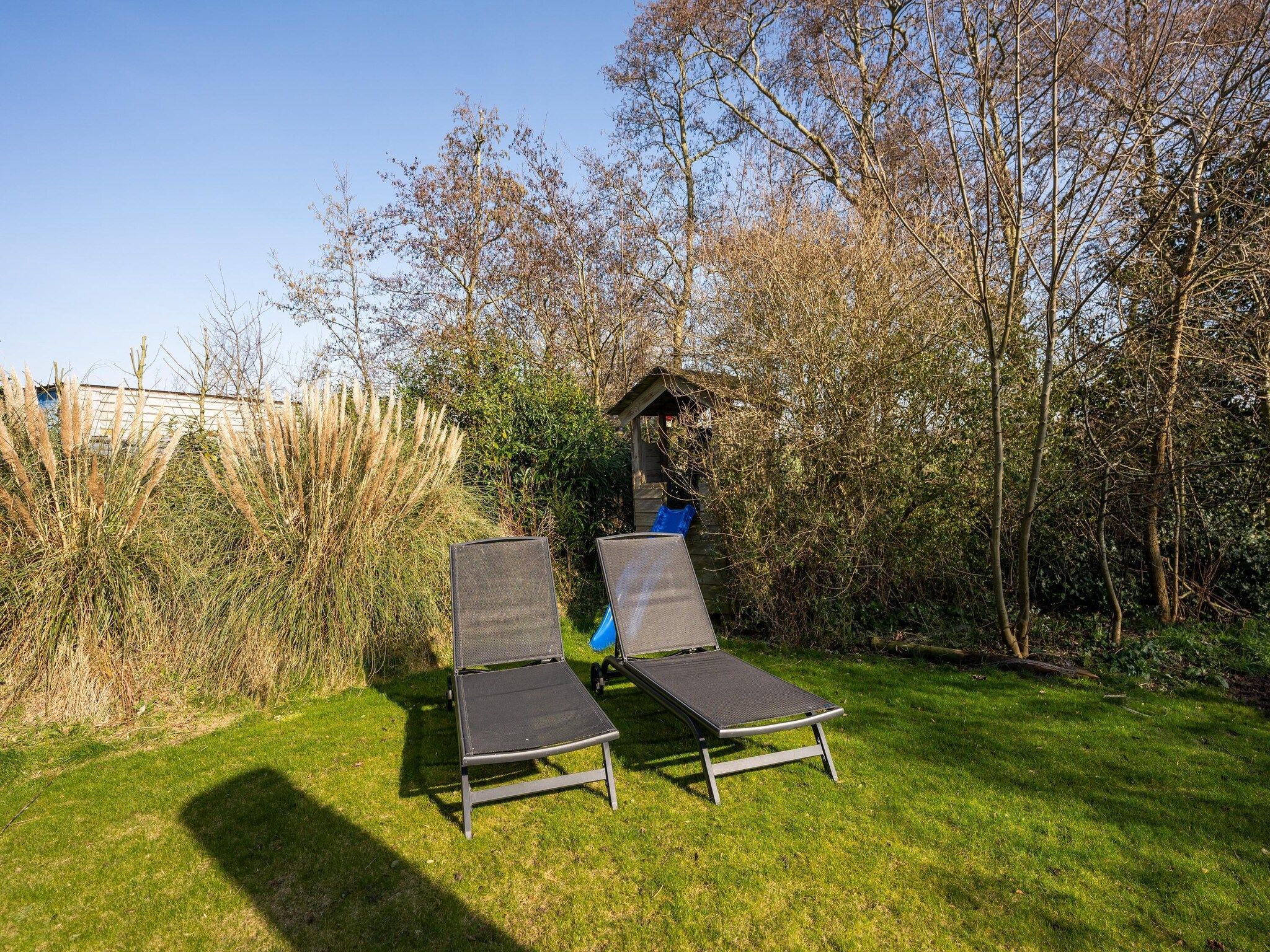 De tuin van Mienterbos-Duinglop in De Koog