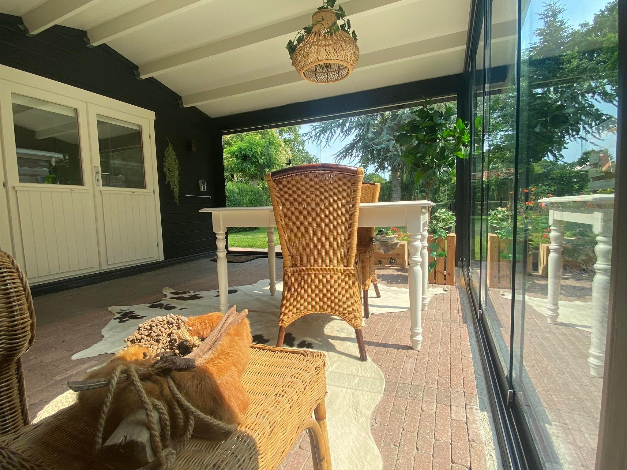 Het terras van De Groninger Zeeuw in Bellingwolde