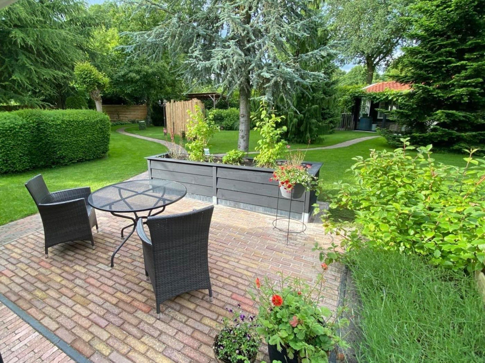 Het terras van De Groninger Zeeuw in Bellingwolde