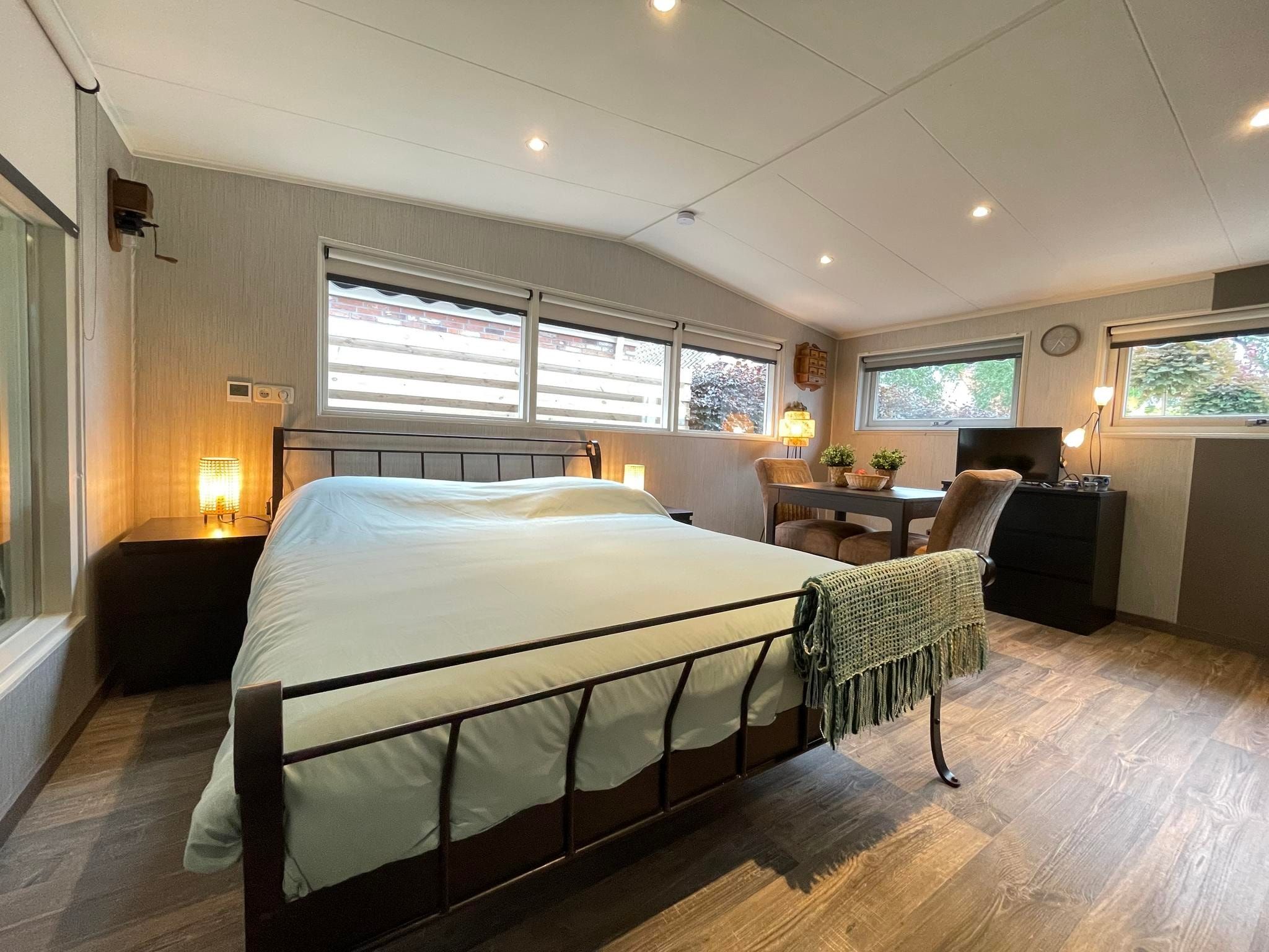 Een slaapkamer van De Groninger Zeeuw in Bellingwolde