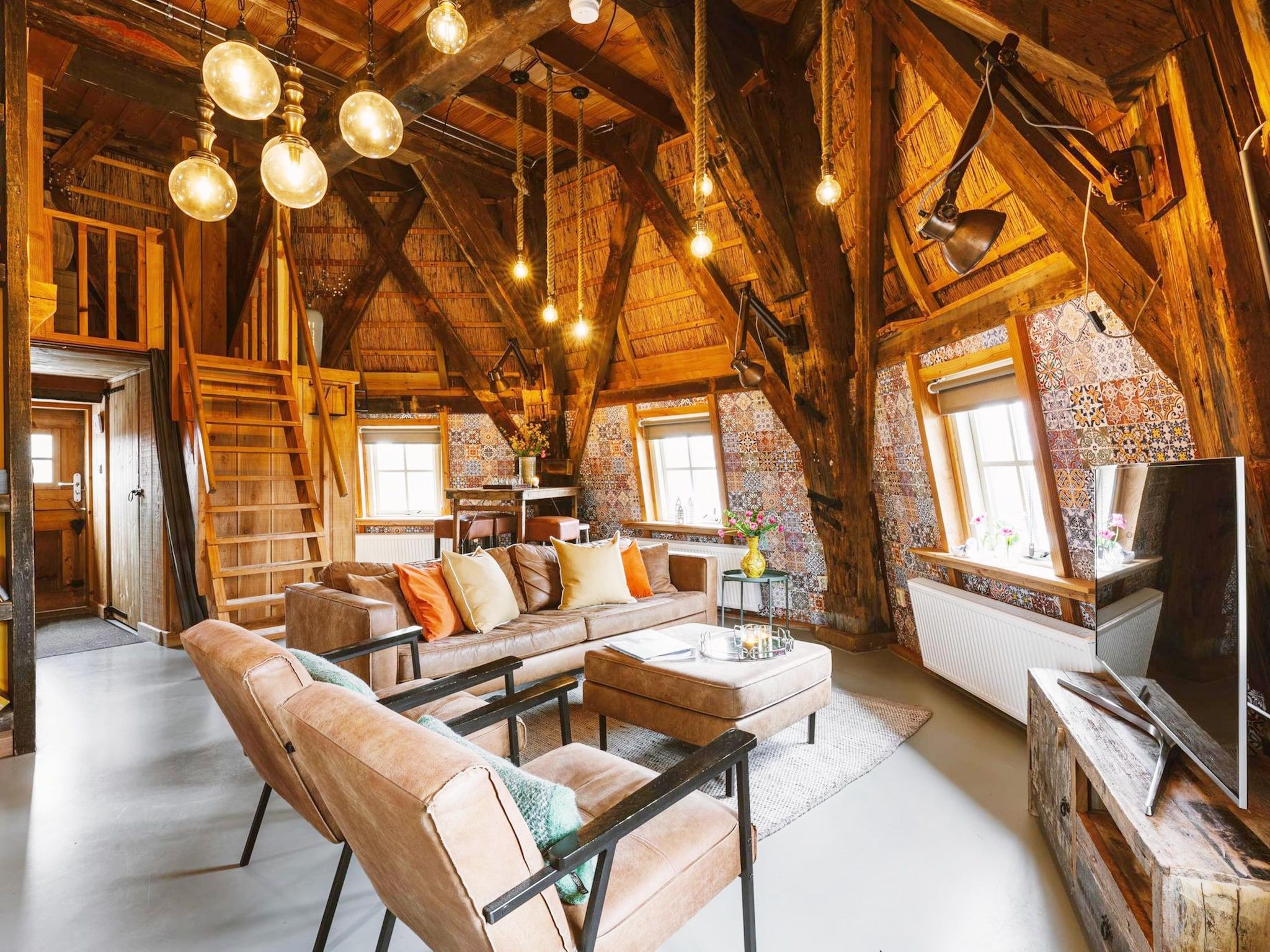 De woonkamer van De Molen van Egmond in Egmond aan den Hoef
