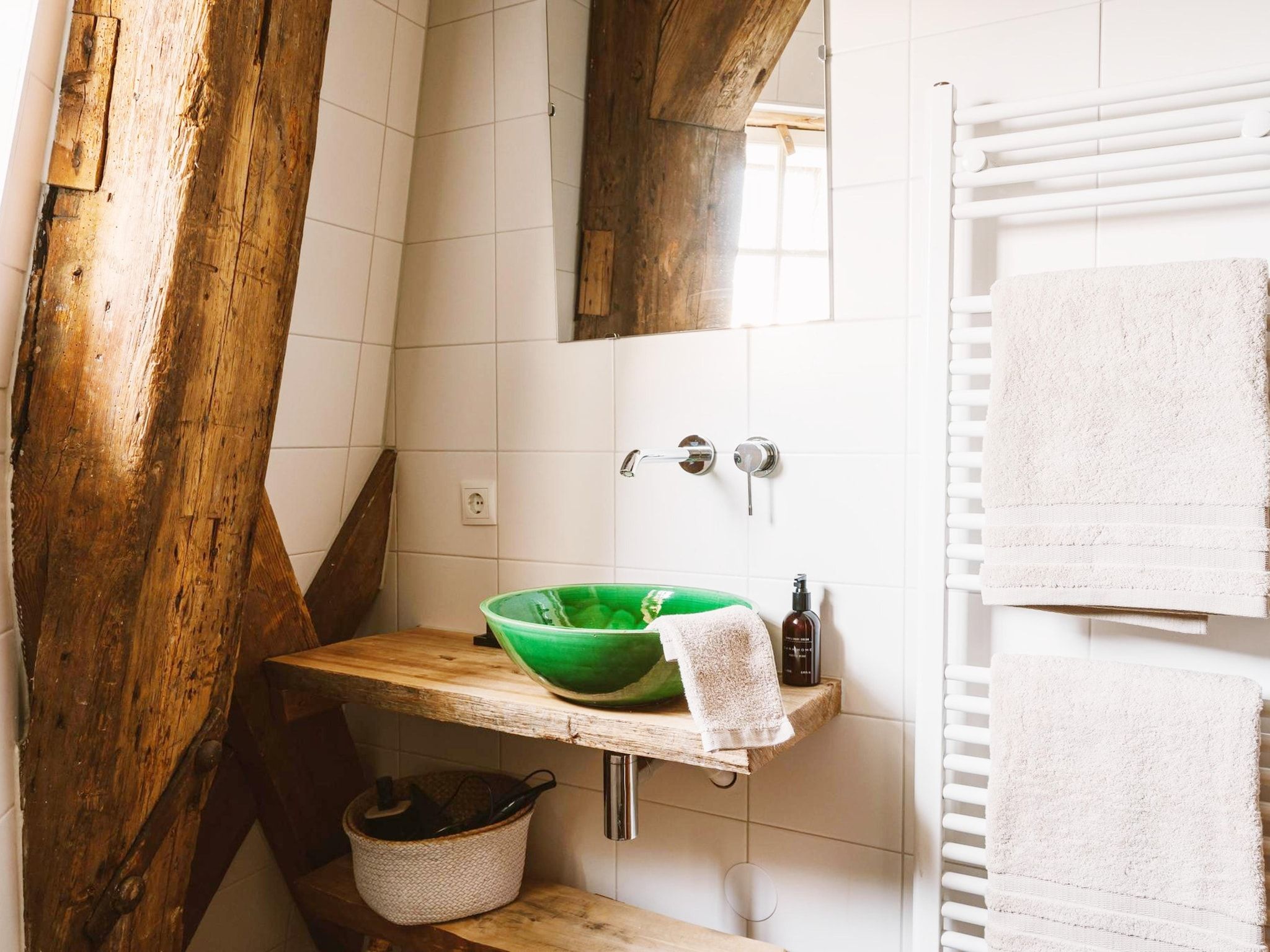 De badkamer van De Molen van Egmond in Egmond aan den Hoef