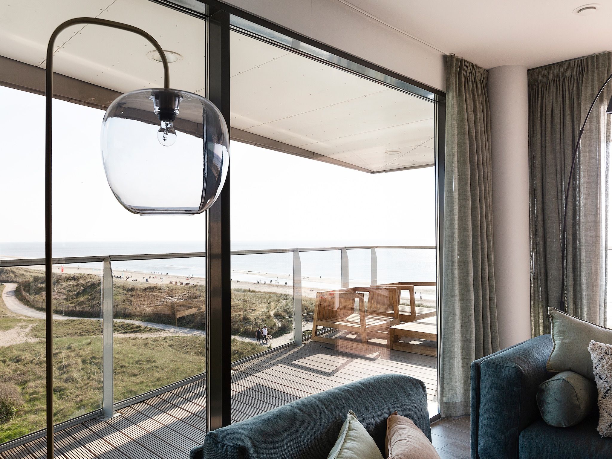 Het terras van Droomsuites Egmond aan Zee - 8 person apartment in Egmond aan Zee