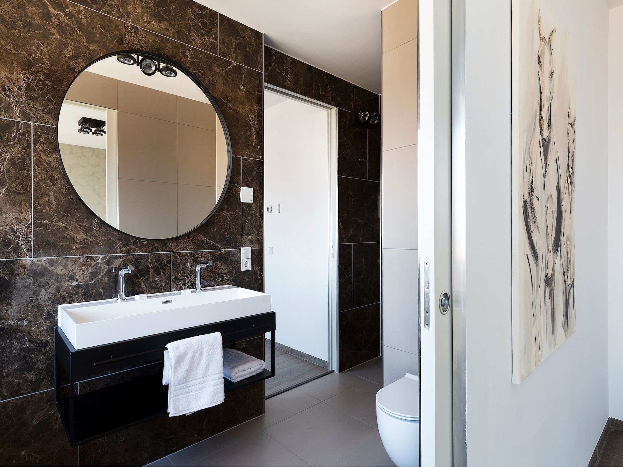 De badkamer van Droomsuites Egmond aan Zee - 8 person apartment in Egmond aan Zee