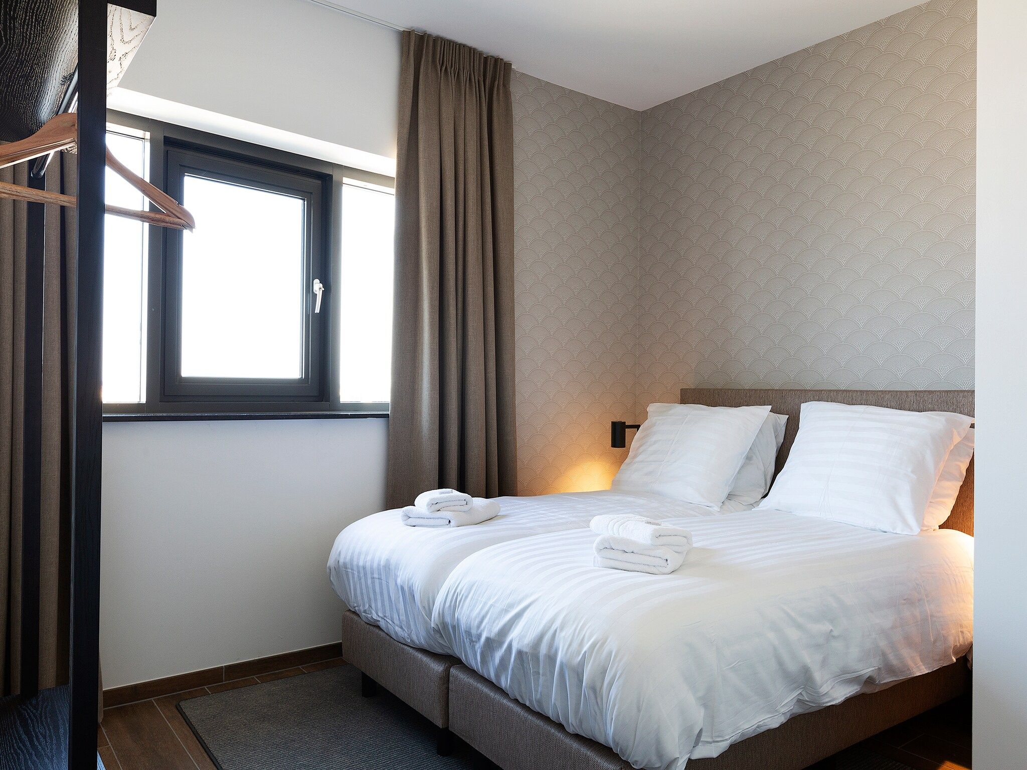 Een slaapkamer van Droomsuites Egmond aan Zee - 8 person apartment in Egmond aan Zee