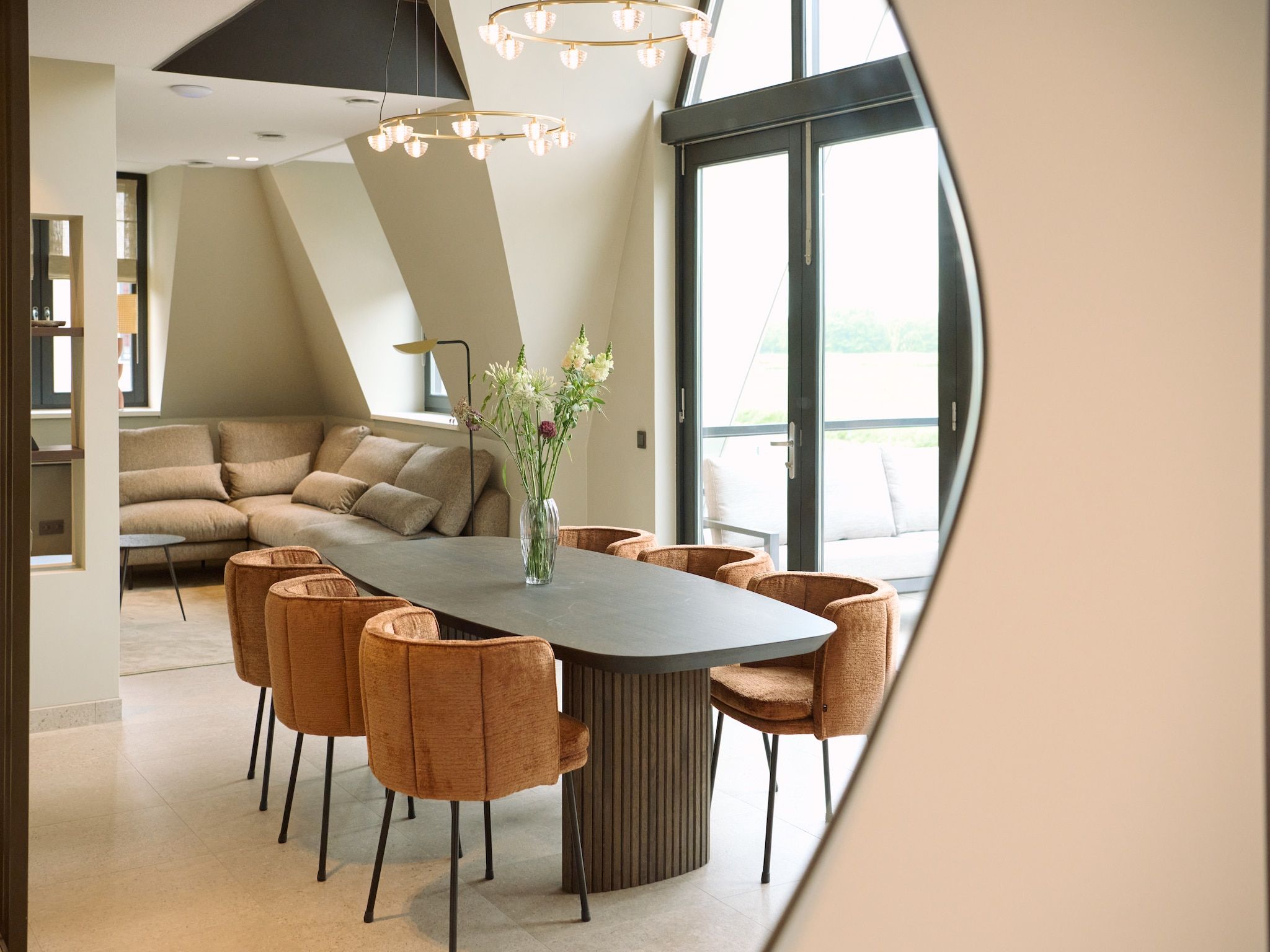 De eetkamer van Droomsuites Texel - 6 persoons apartement in Den Burg