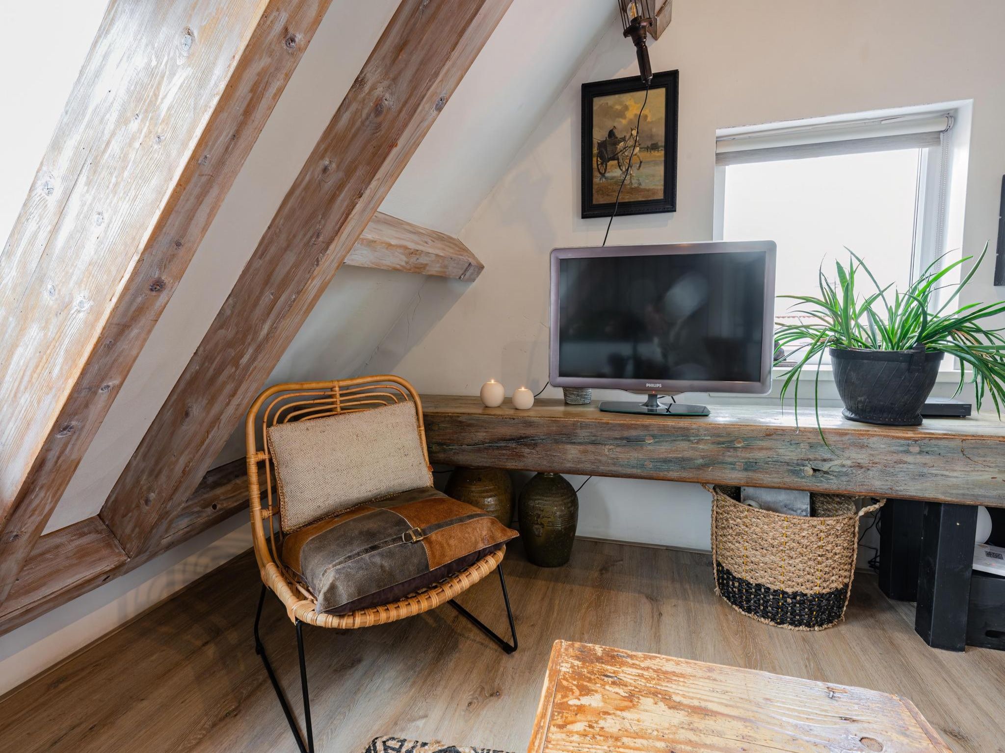 De woonkamer van La Chatelaine 2 in Egmond aan Zee