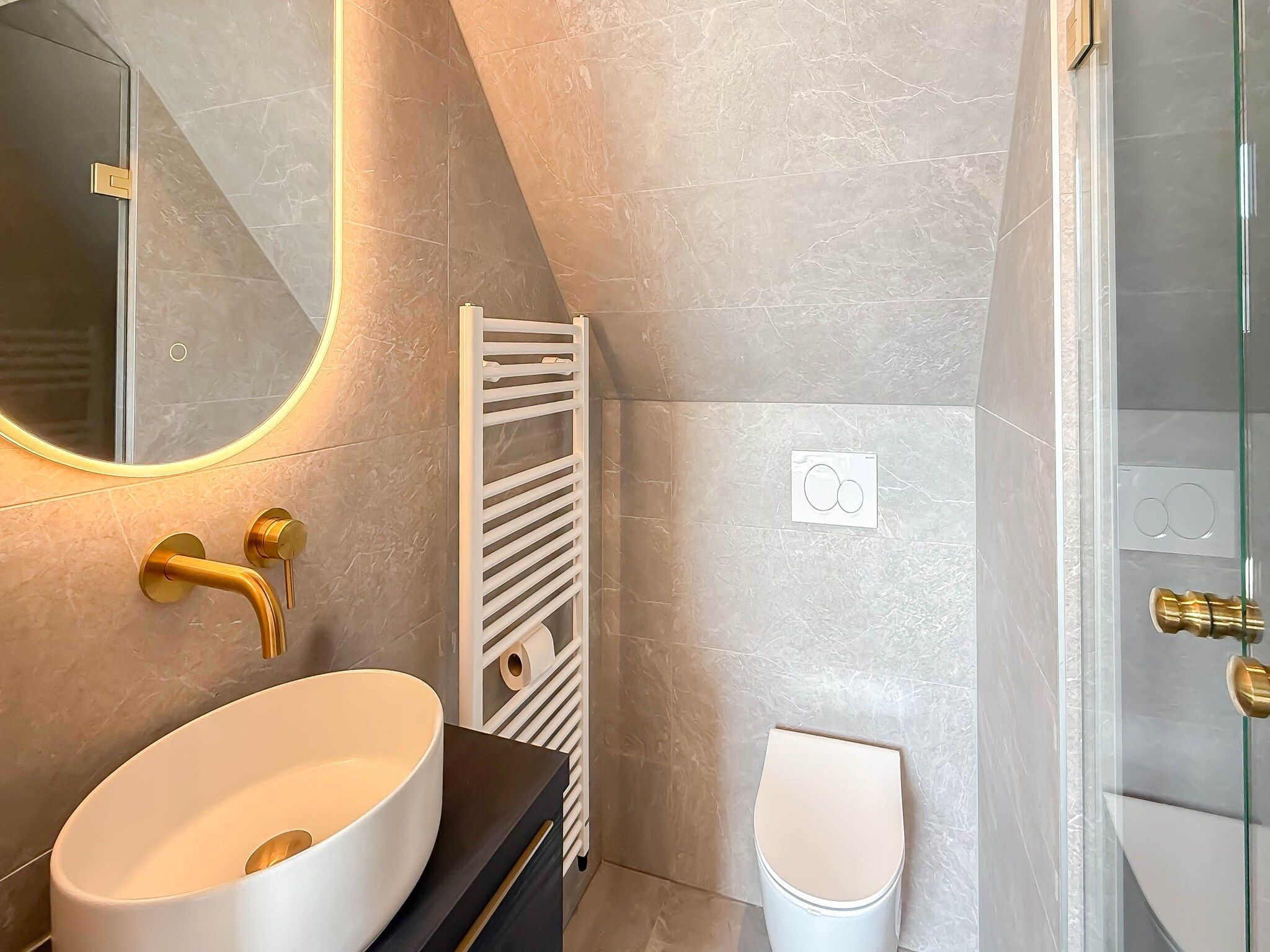 De badkamer van La Chatelaine 2 in Egmond aan Zee