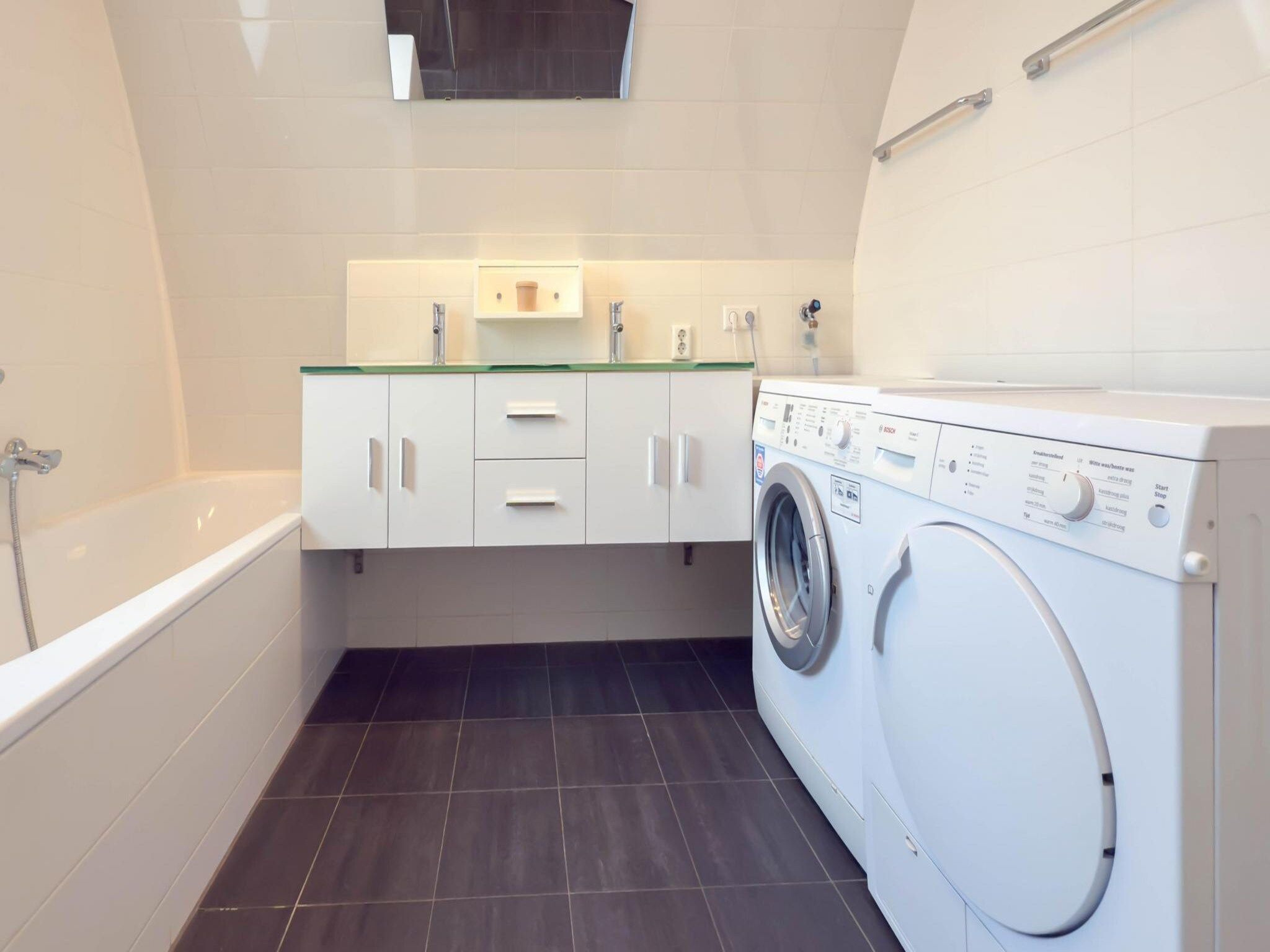 De badkamer van Maanlicht in Egmond aan Zee