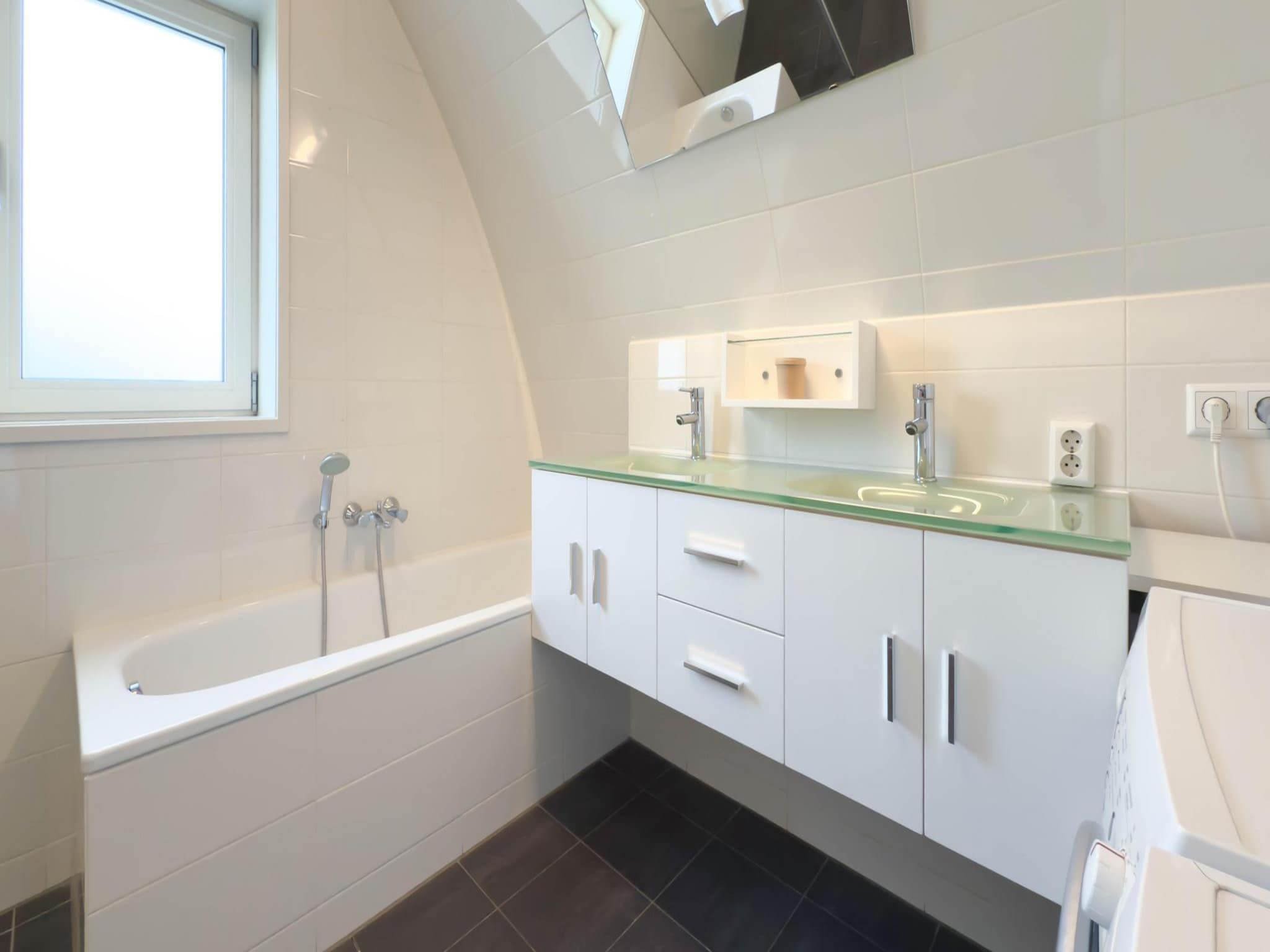 De badkamer van Maanlicht in Egmond aan Zee