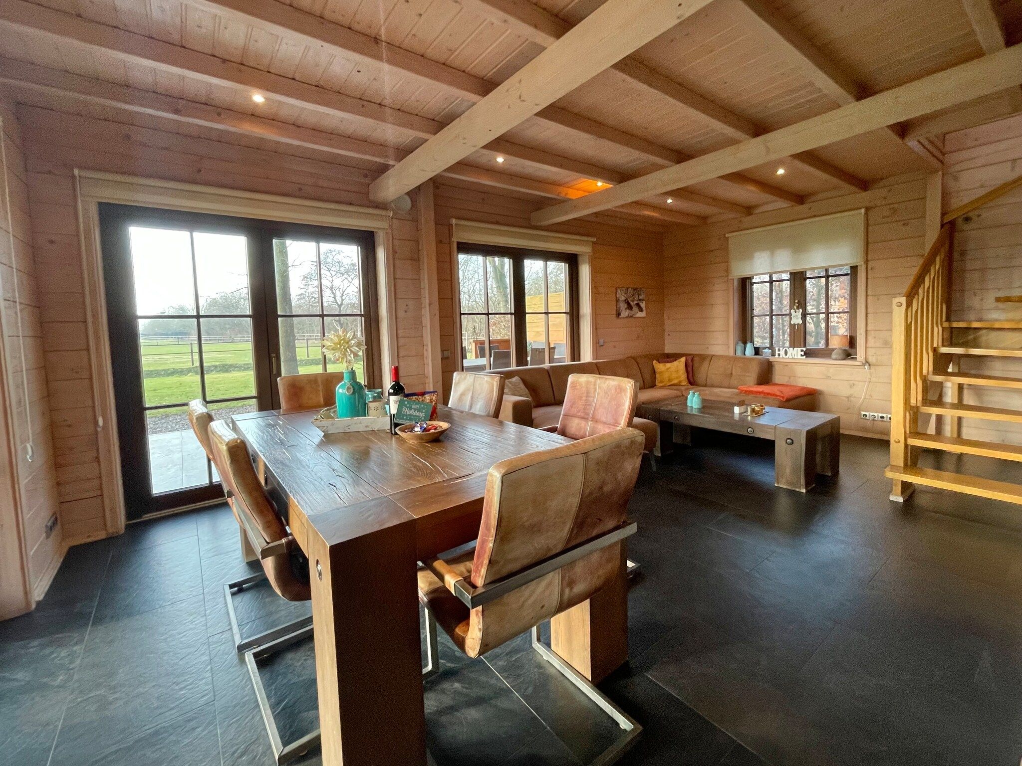 De eetkamer van Salland Hideaway - 4 persons in Den Ham