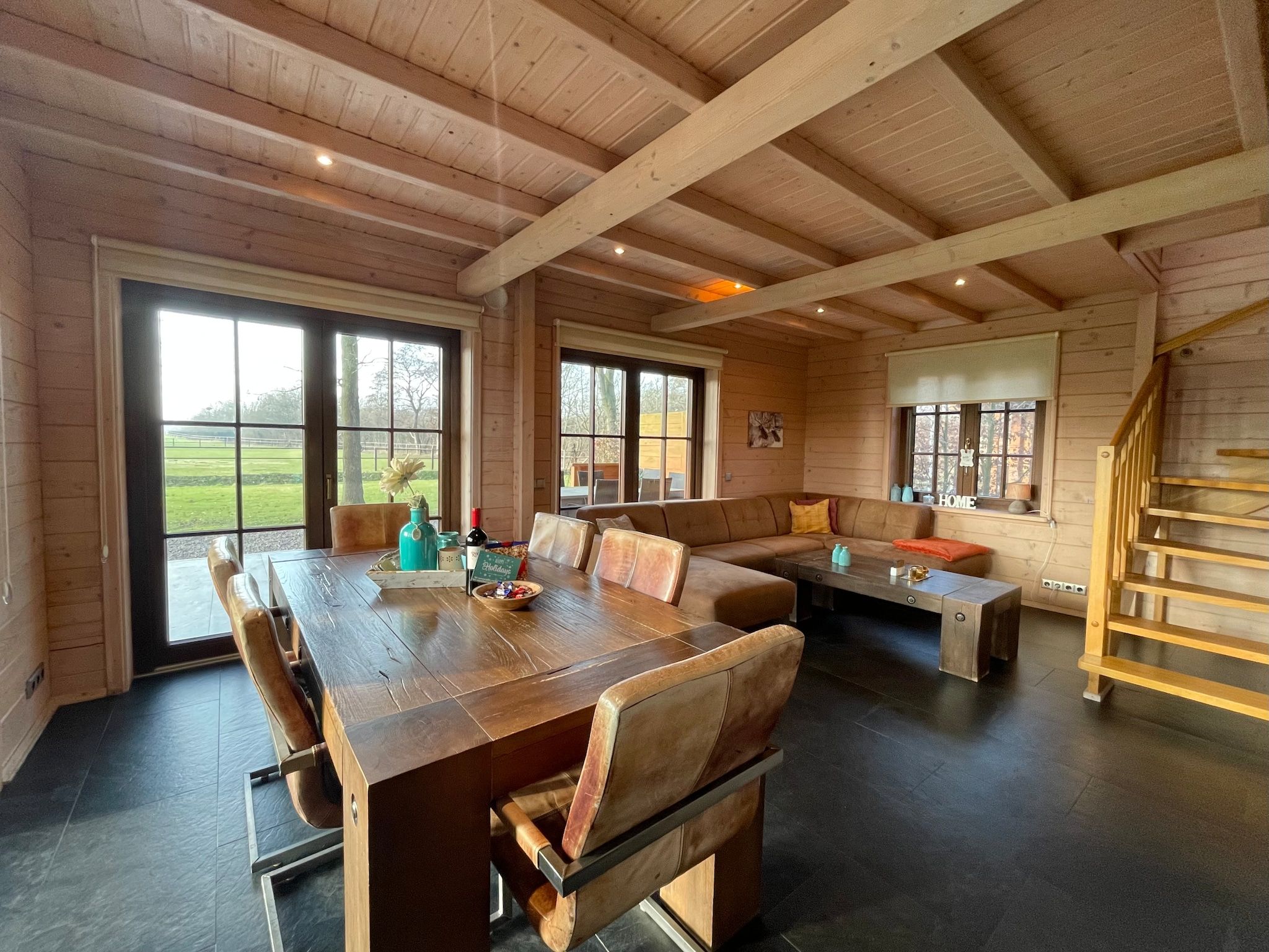 De eetkamer van Salland Hideaway - 4 persons in Den Ham