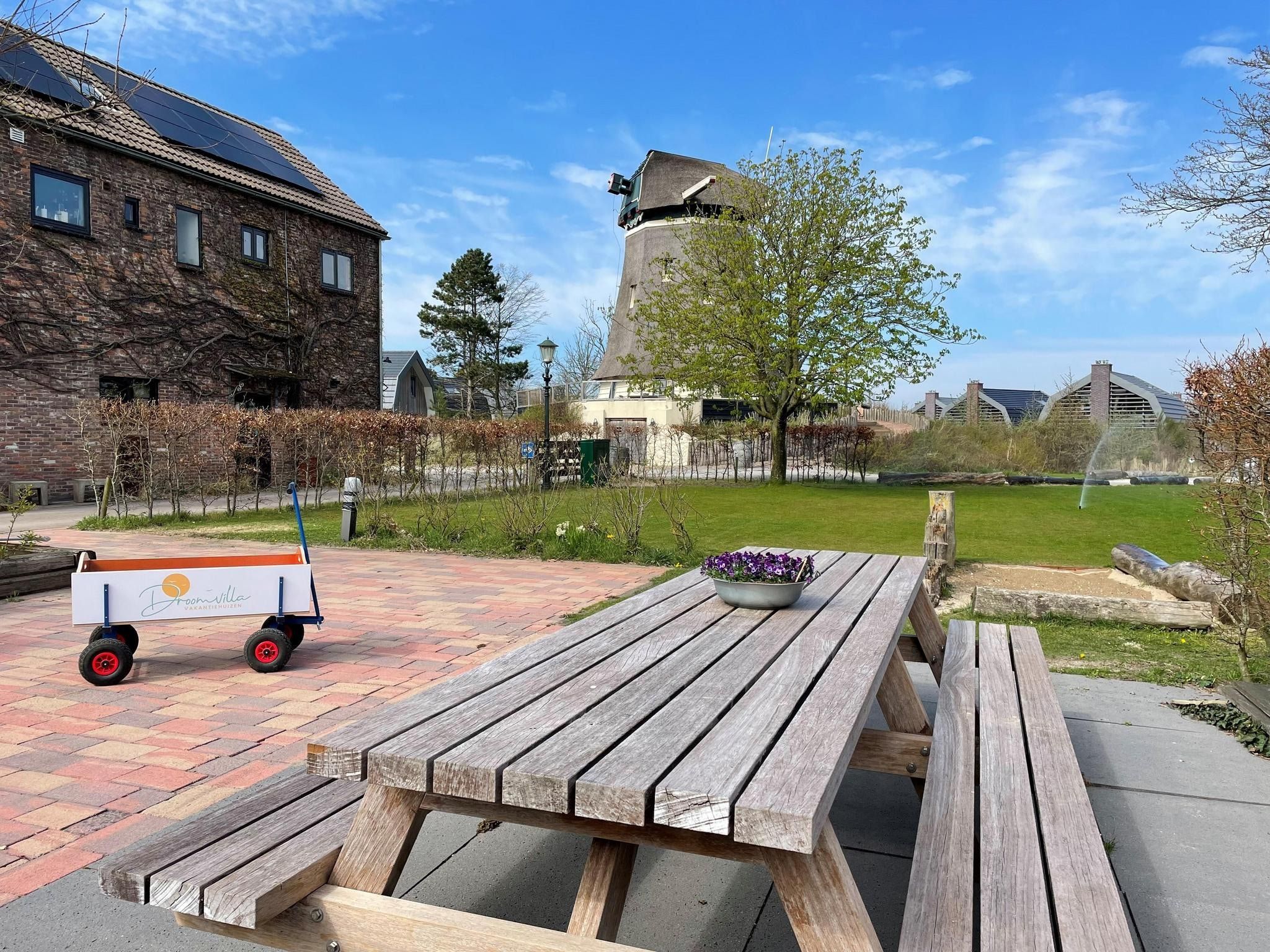 Het terras van Tussen Duin en Strand in Egmond aan den Hoef