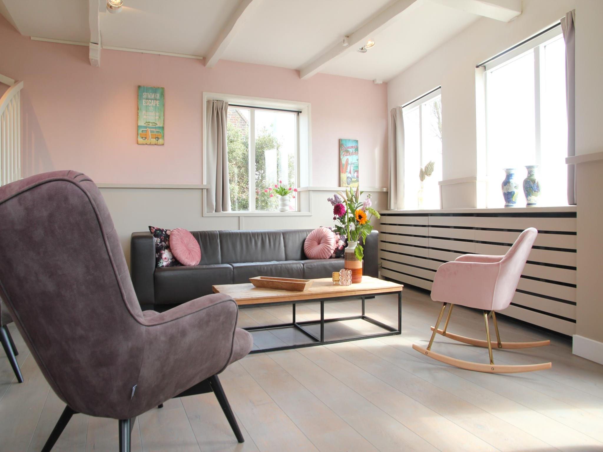 De woonkamer van Tussen Duin en Strand in Egmond aan den Hoef