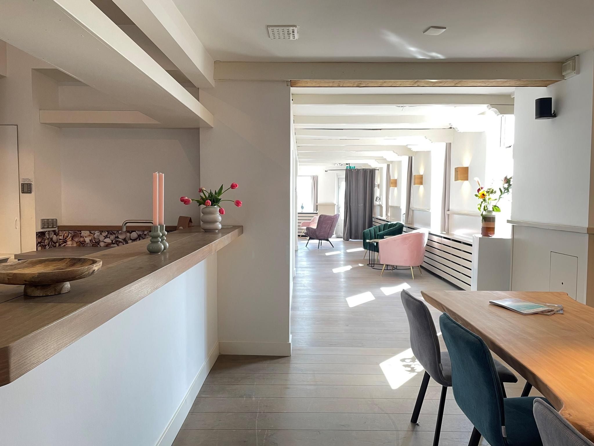 De eetkamer van Tussen Duin en Strand in Egmond aan den Hoef