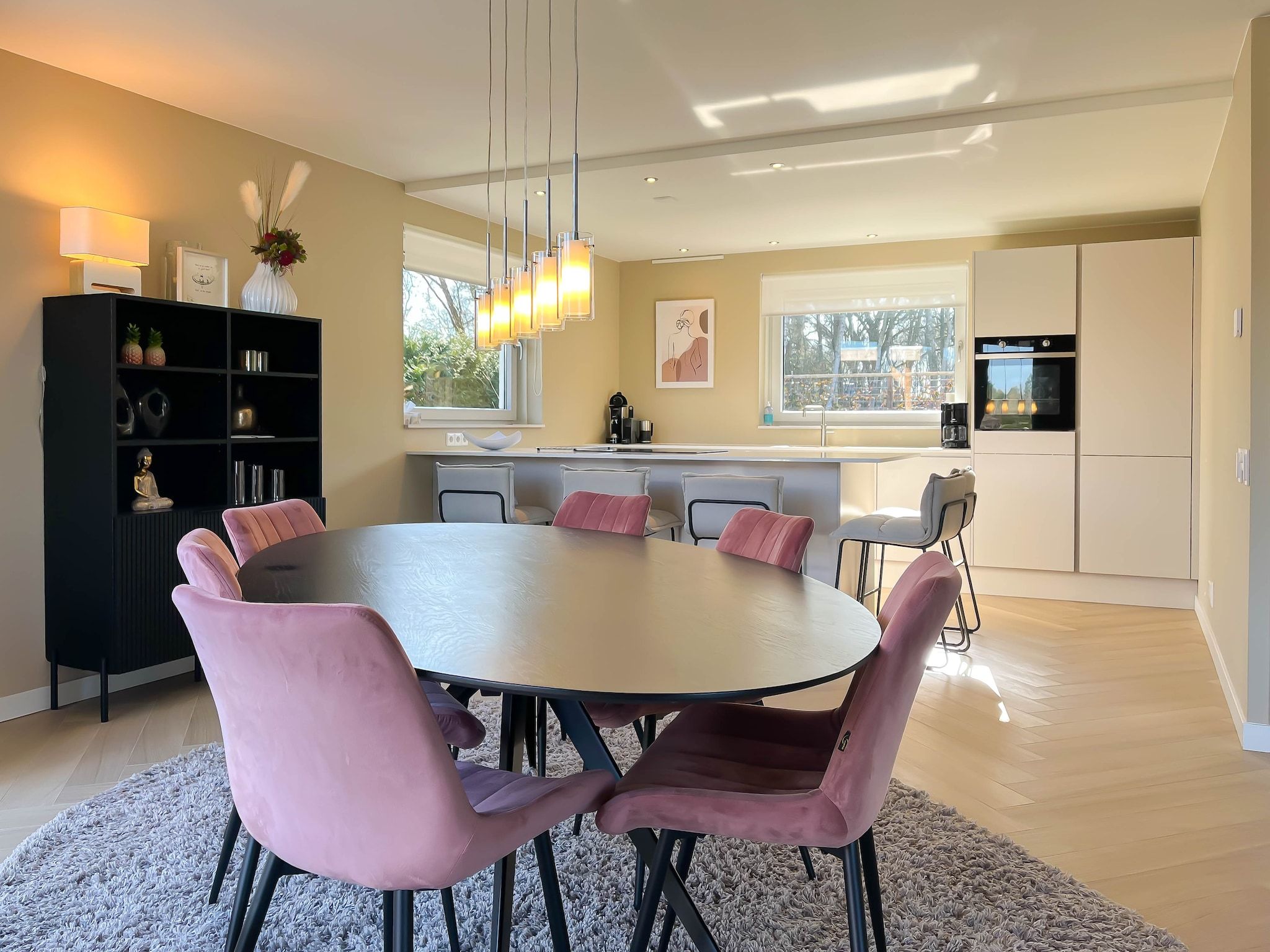 De eetkamer van Holiday home Torenvalk in Sibculo