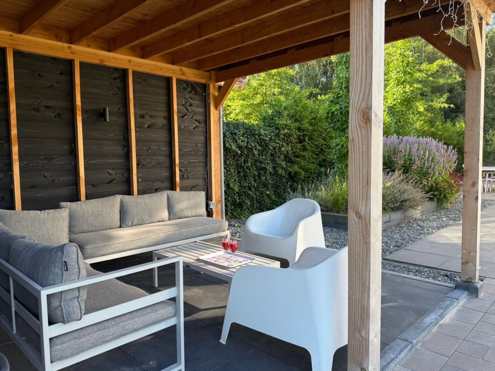 Het terras van Holiday home Torenvalk in Sibculo