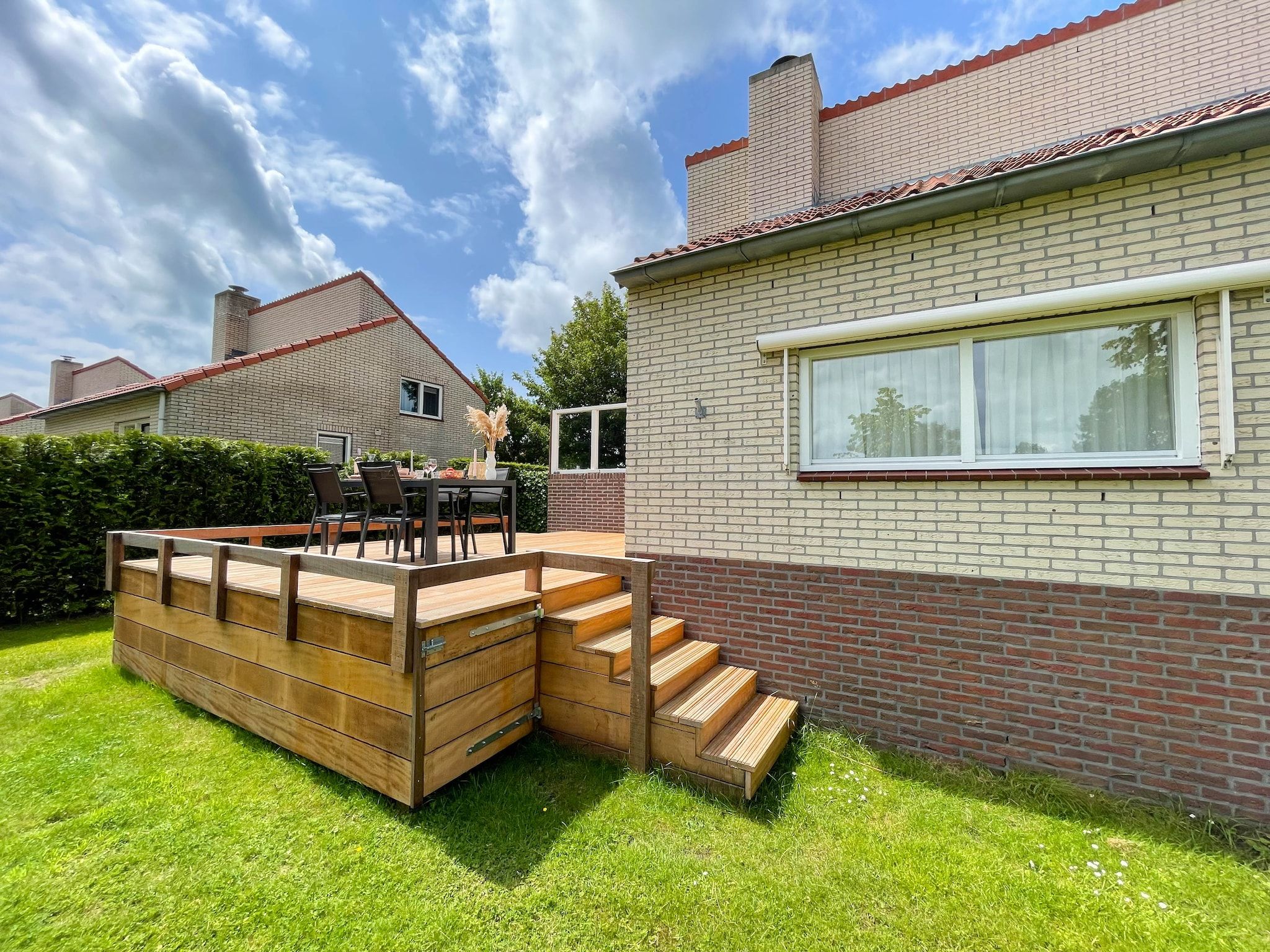 Het terras van Watervilla de Ijsvogel in Langweer