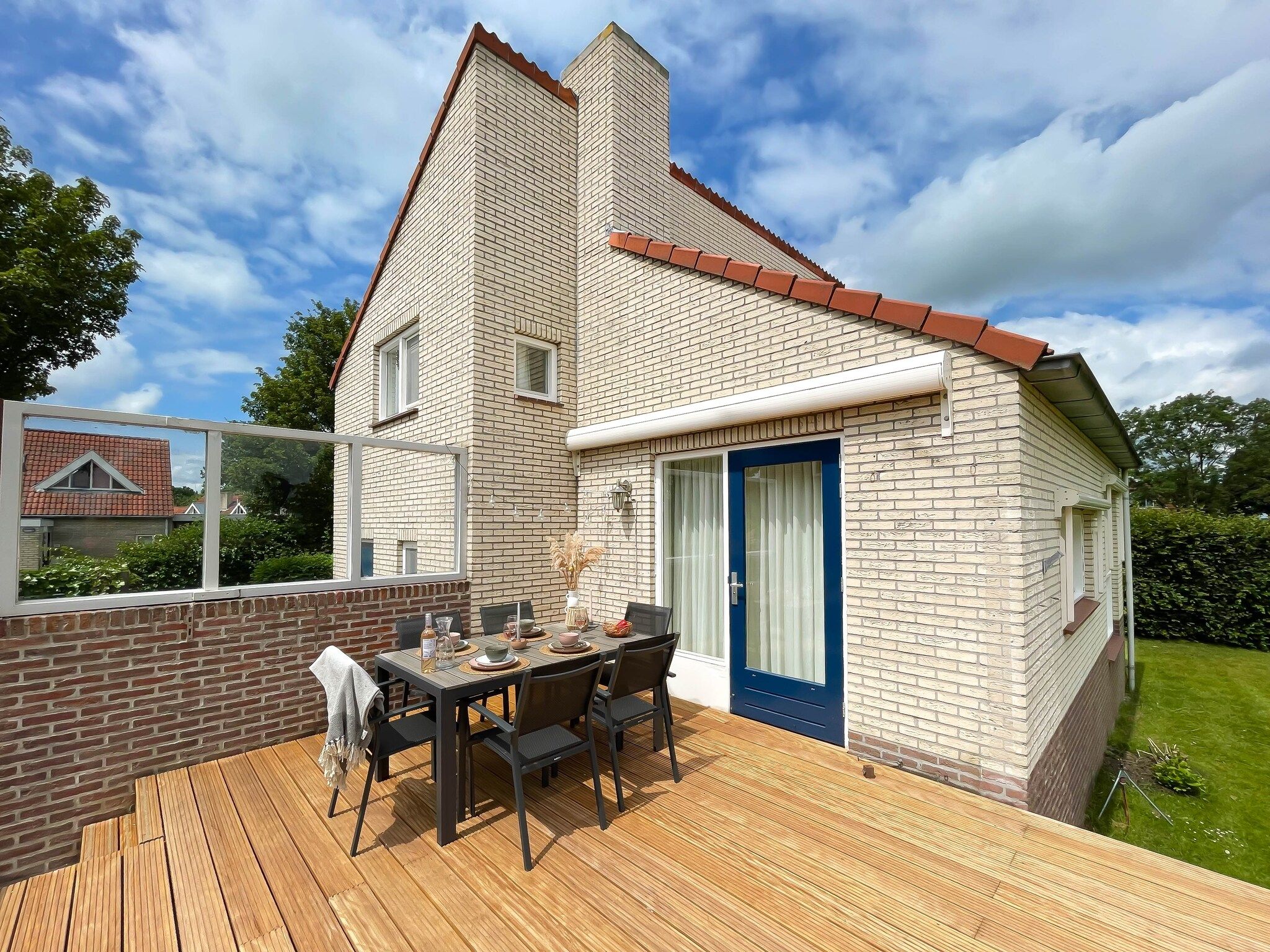 De buitenkant van Watervilla de Ijsvogel in Langweer