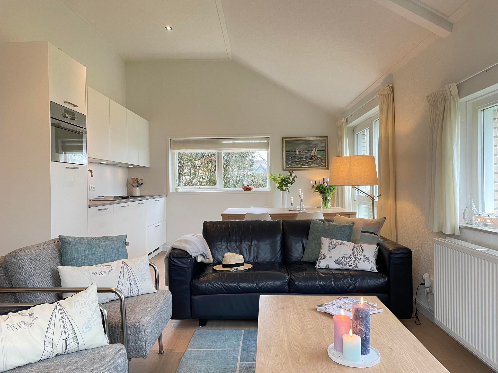 De woonkamer van Watervilla de Ijsvogel in Langweer