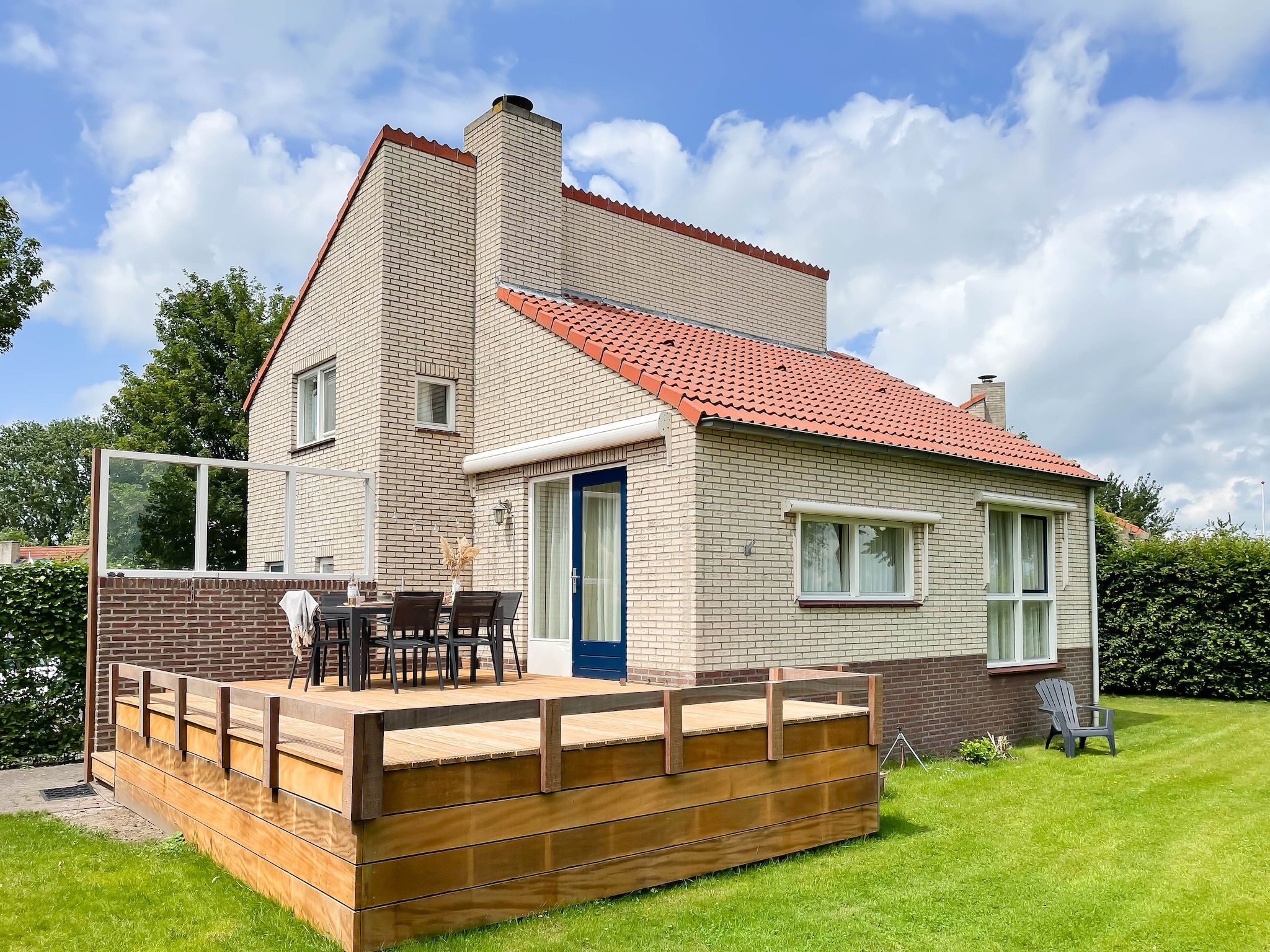 De buitenkant van Watervilla de Ijsvogel in Langweer