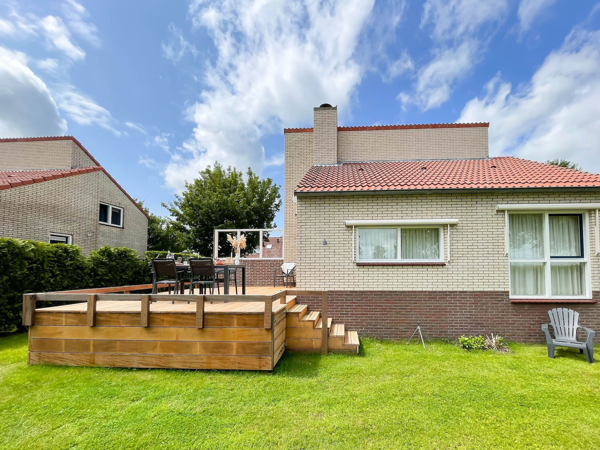 Het terras van Watervilla de Ijsvogel in Langweer