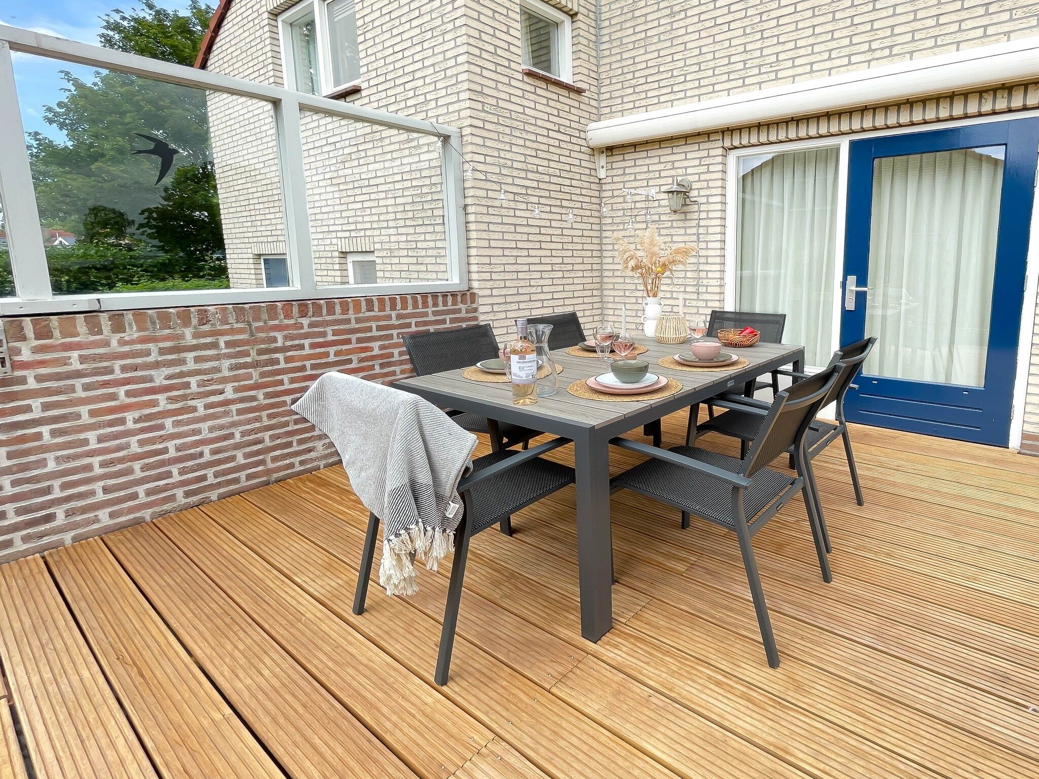 De eetkamer van Watervilla de Ijsvogel in Langweer