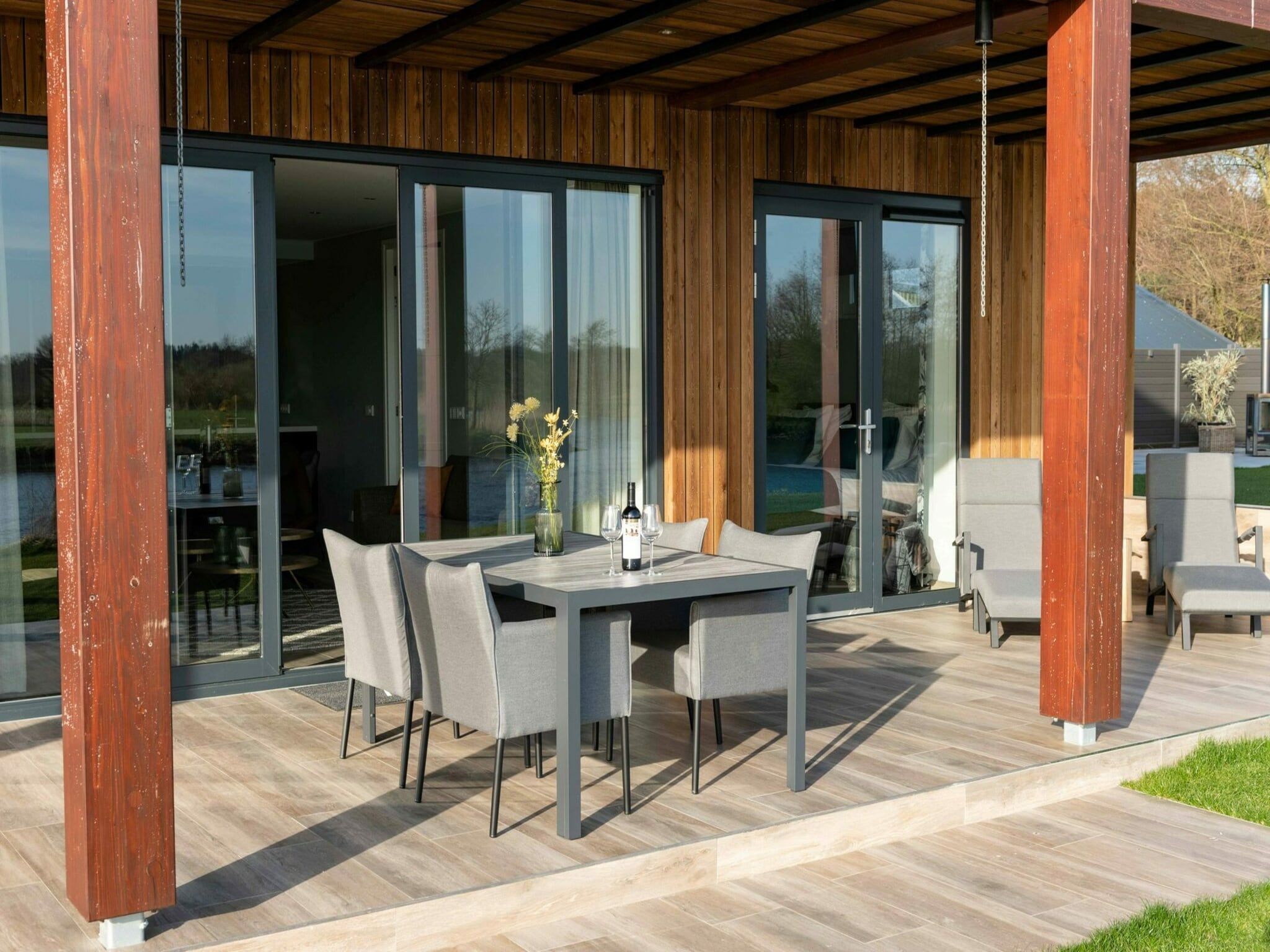 Het terras van Wellness at the Vecht - Ground floor in Dalfsen