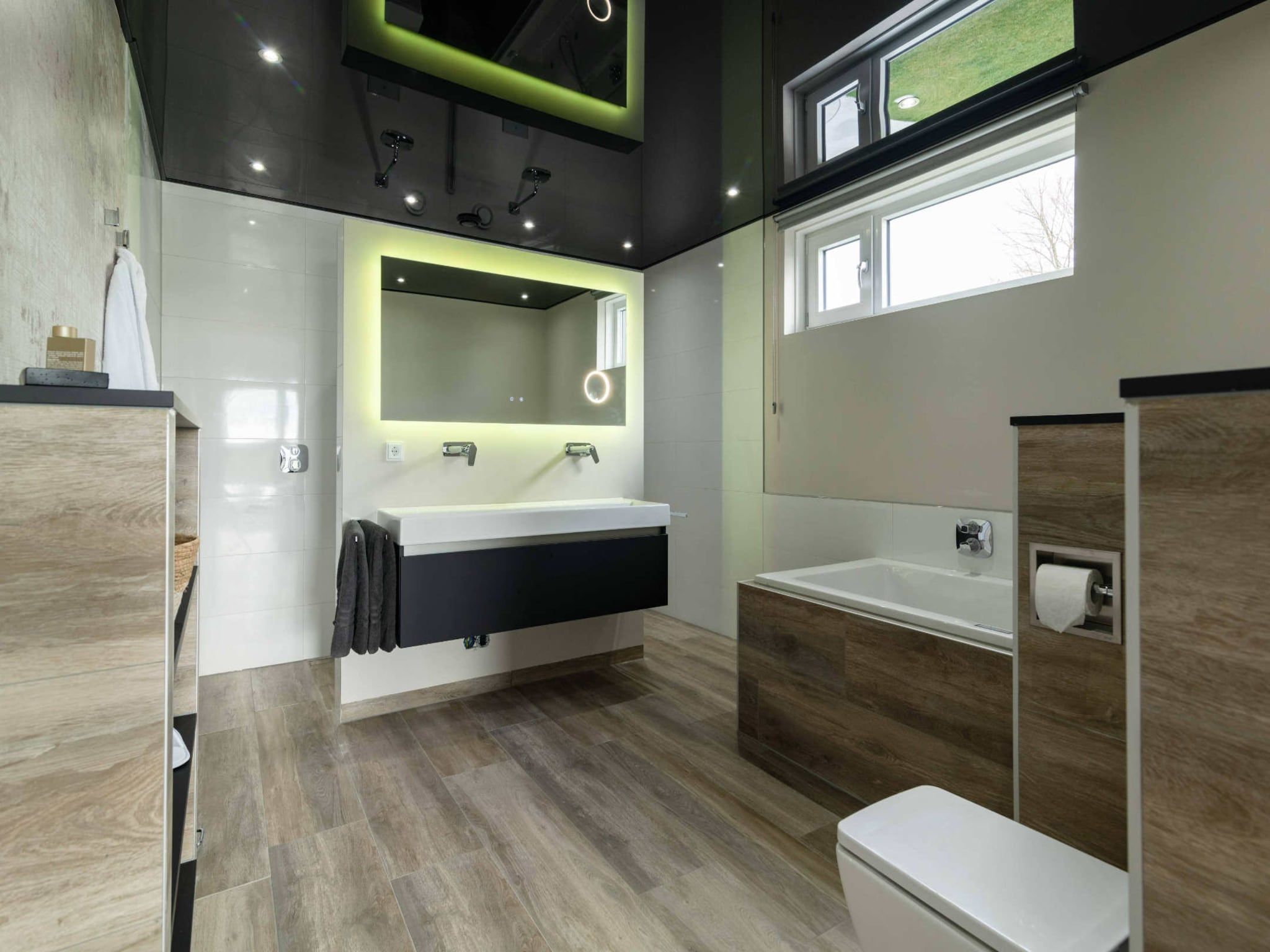 De badkamer van Wellness at the Vecht - Ground floor in Dalfsen