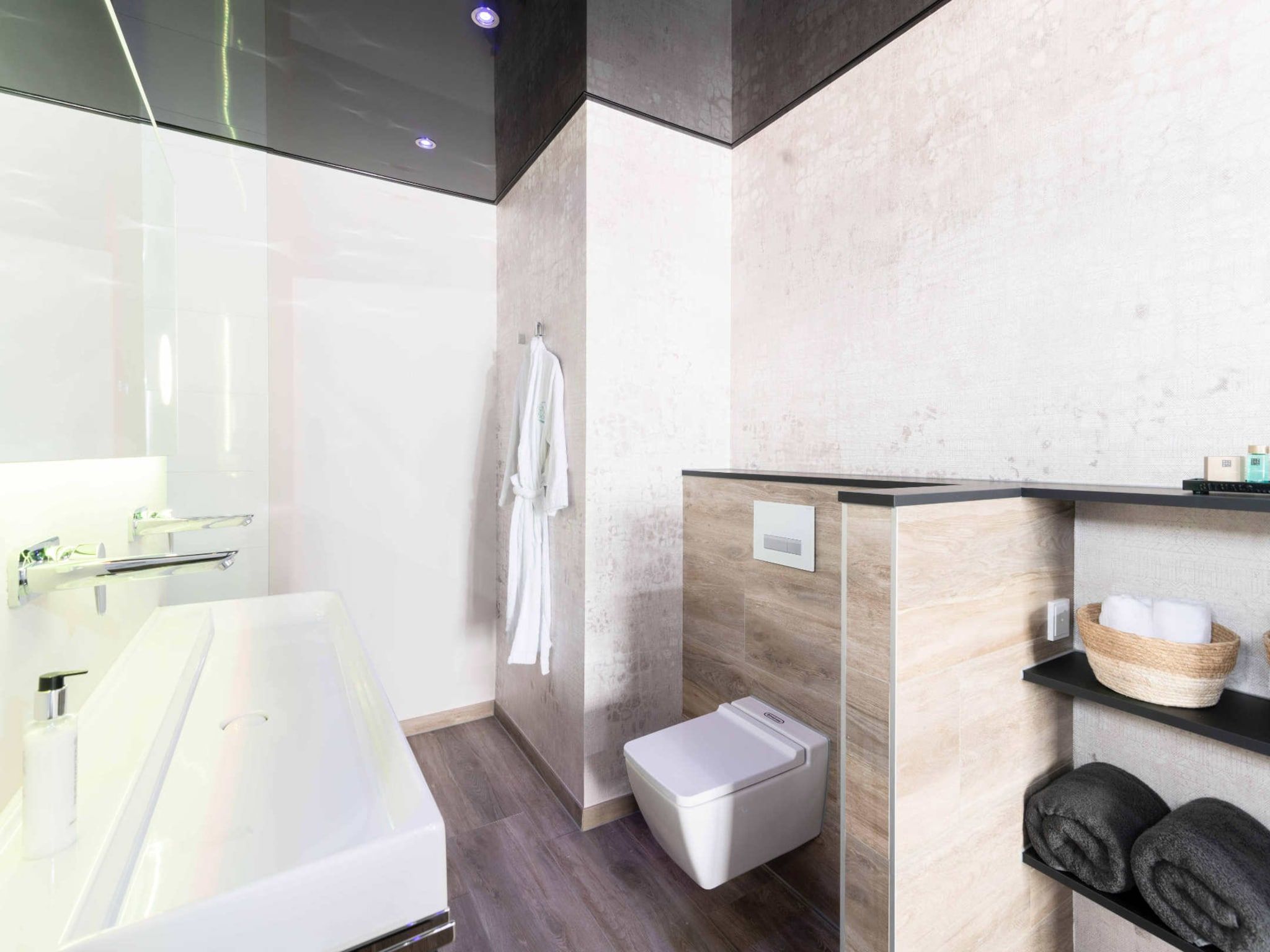De badkamer van Wellness at the Vecht - Ground floor in Dalfsen