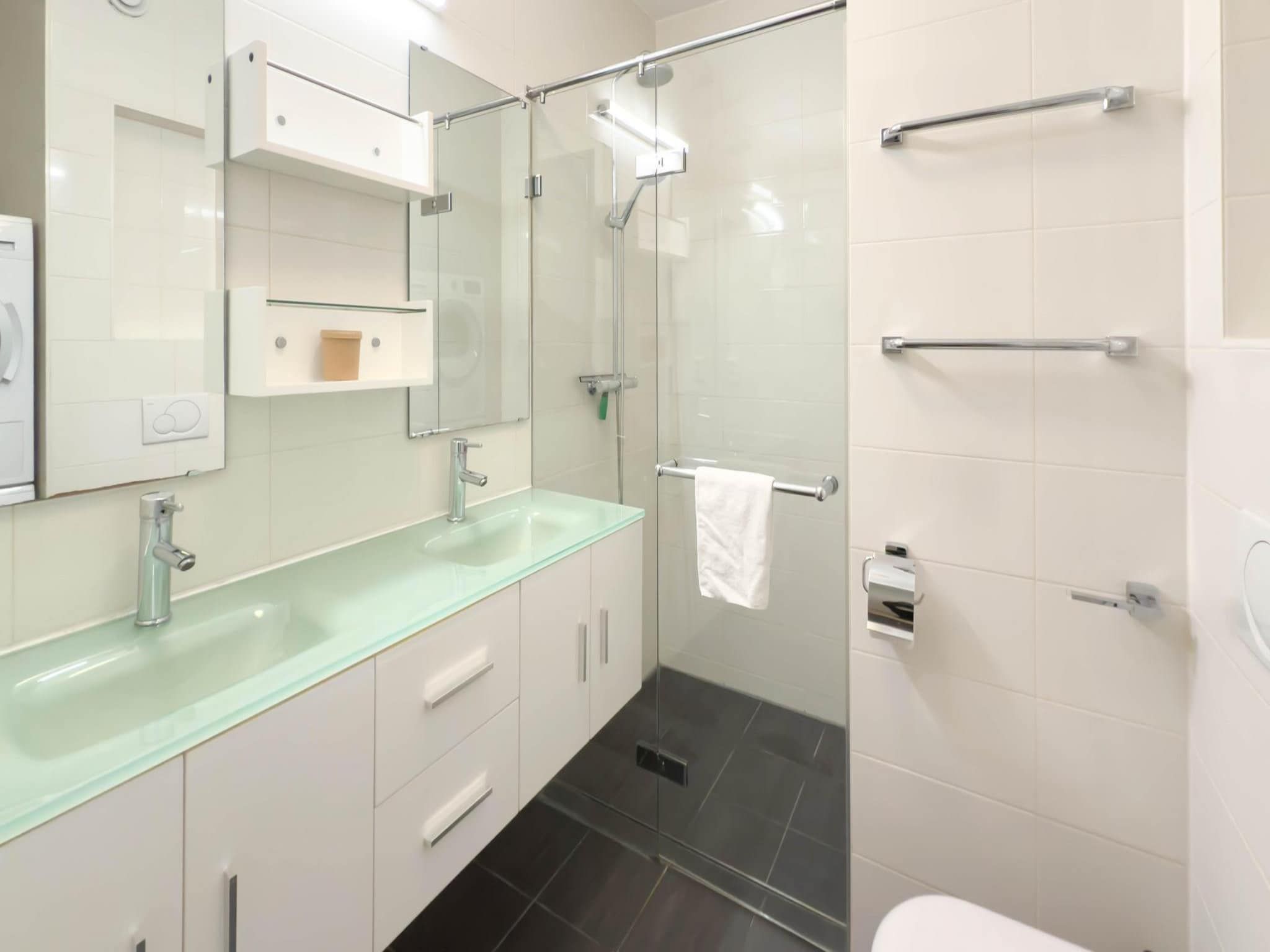 De badkamer van Zilverlicht in Egmond aan Zee