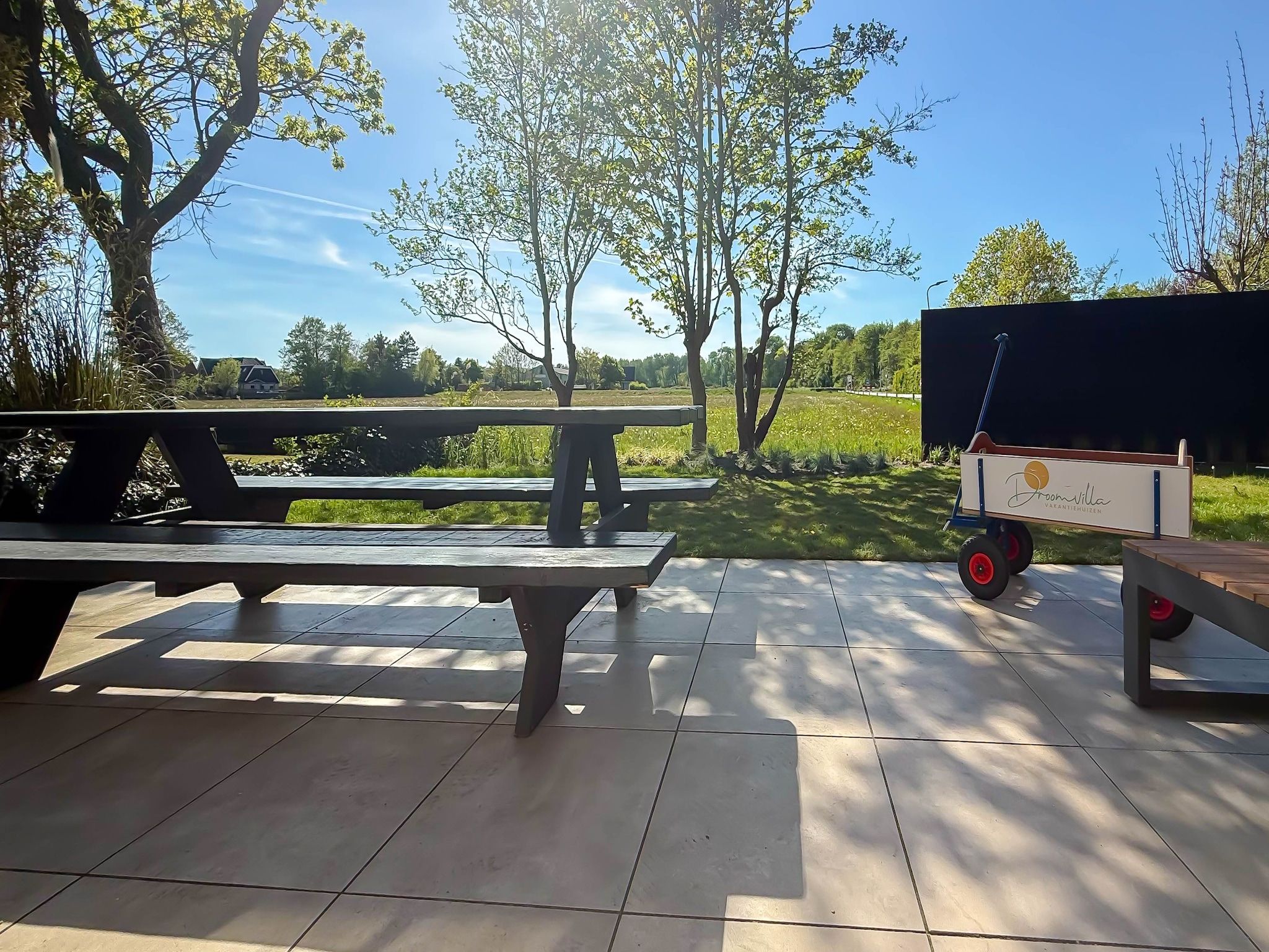 Het terras van Zon aan den Hoef in Egmond aan den Hoef