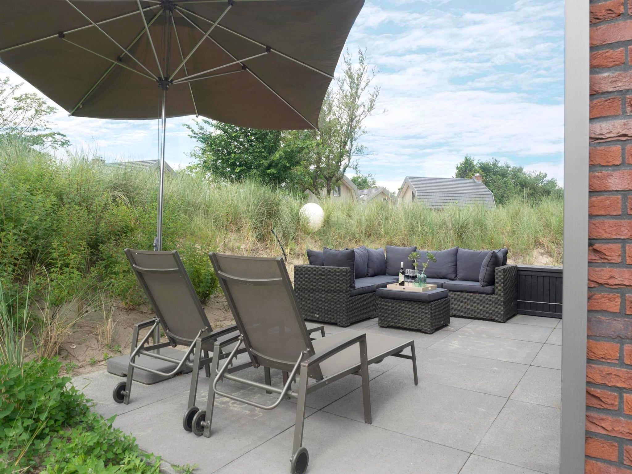 Het terras van Zonnestralen in Egmond aan den Hoef