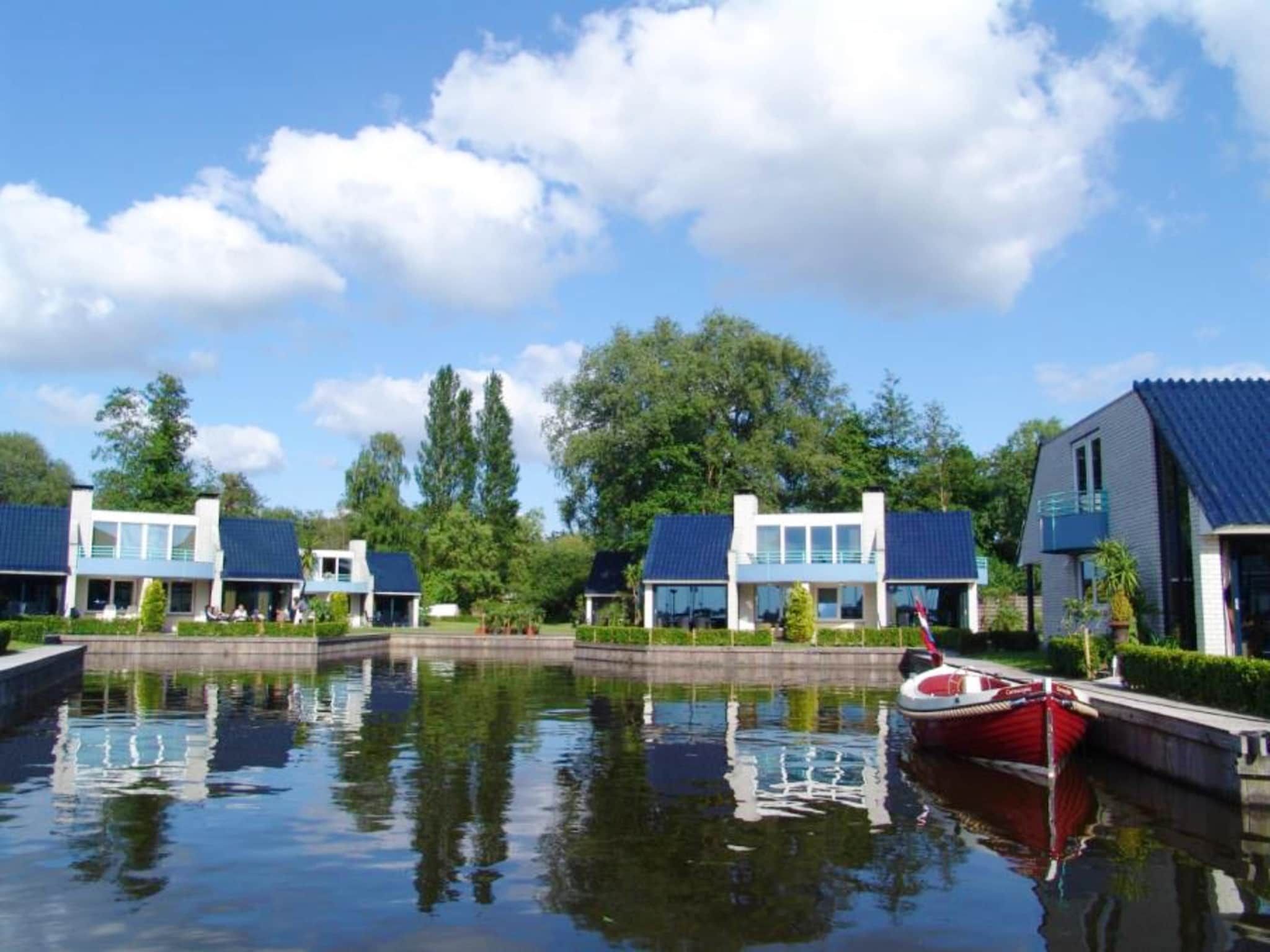 De buitenkant van Penthouse in Loosdrecht