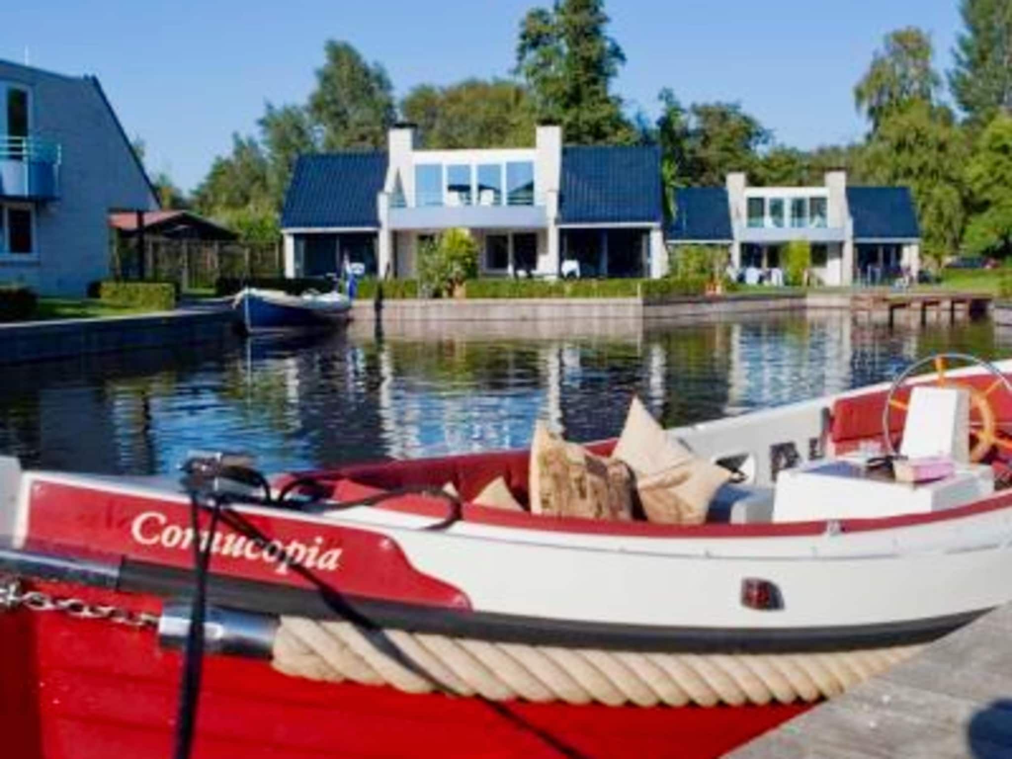 De buitenkant van Panorama Villa | 3-8 pers | 3 slaapkamers | 2,5 badkamers in Loosdrecht