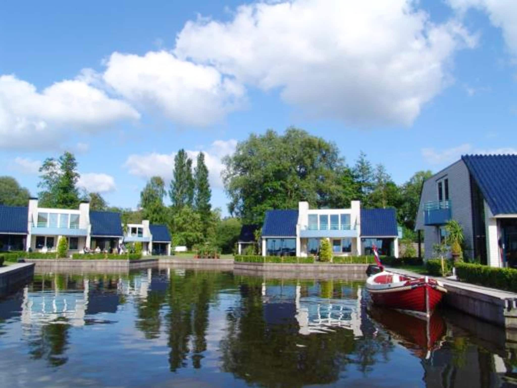 De buitenkant van Panorama Villa | 3-8 pers | 3 slaapkamers | 2,5 badkamers in Loosdrecht