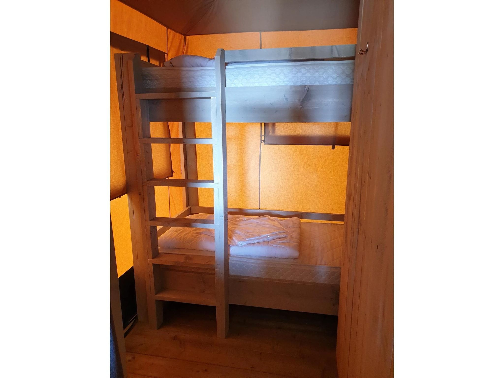 Een slaapkamer van Ranger Lodge 6 people in Kesteren