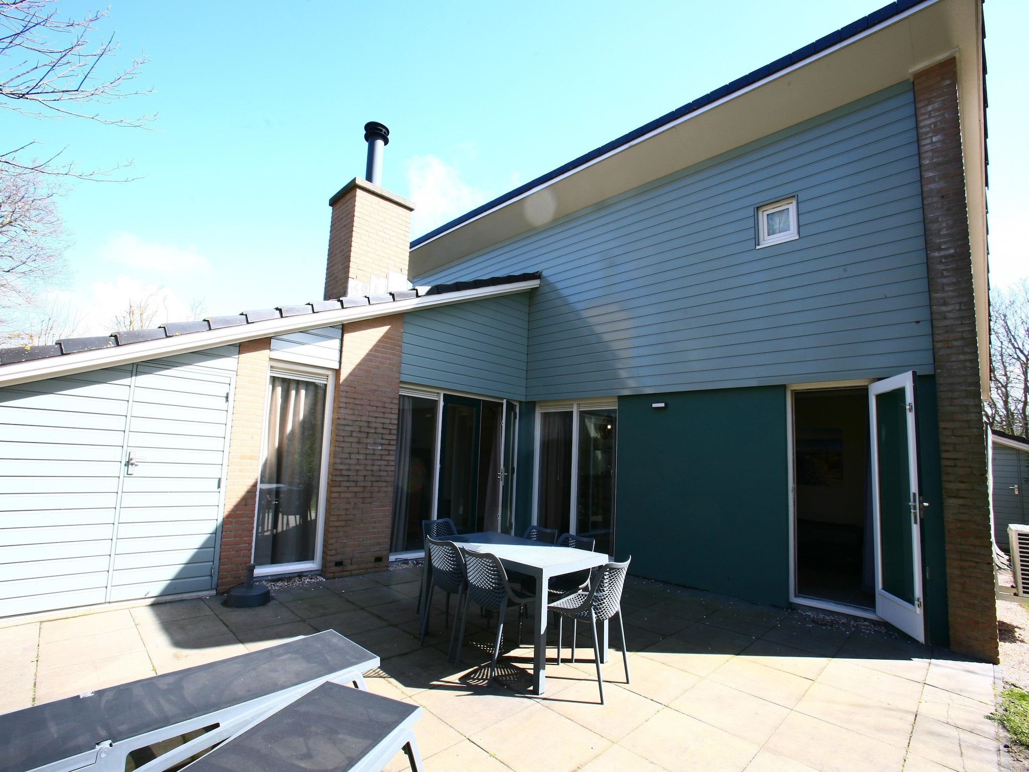 Het terras van kijkduinpark home in Den Haag