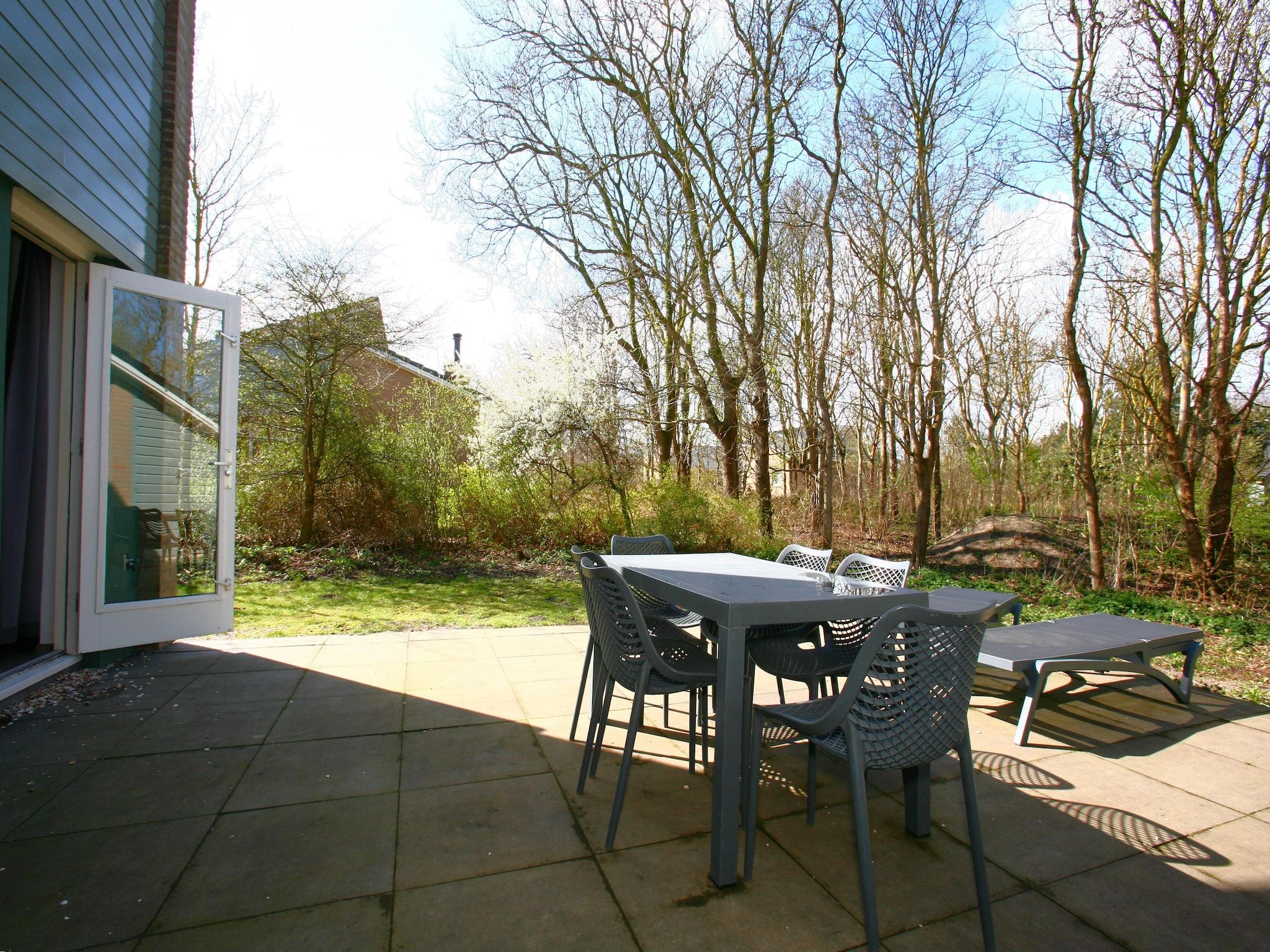 Het terras van kijkduinpark home in Den Haag