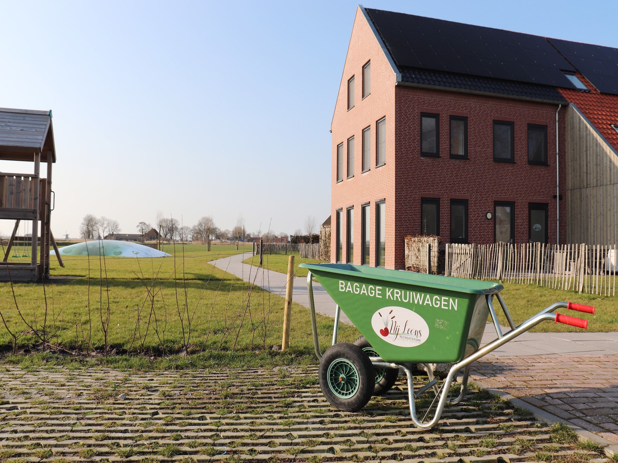 Voorzieningen bij Moderne villa op het Friese platteland in leons