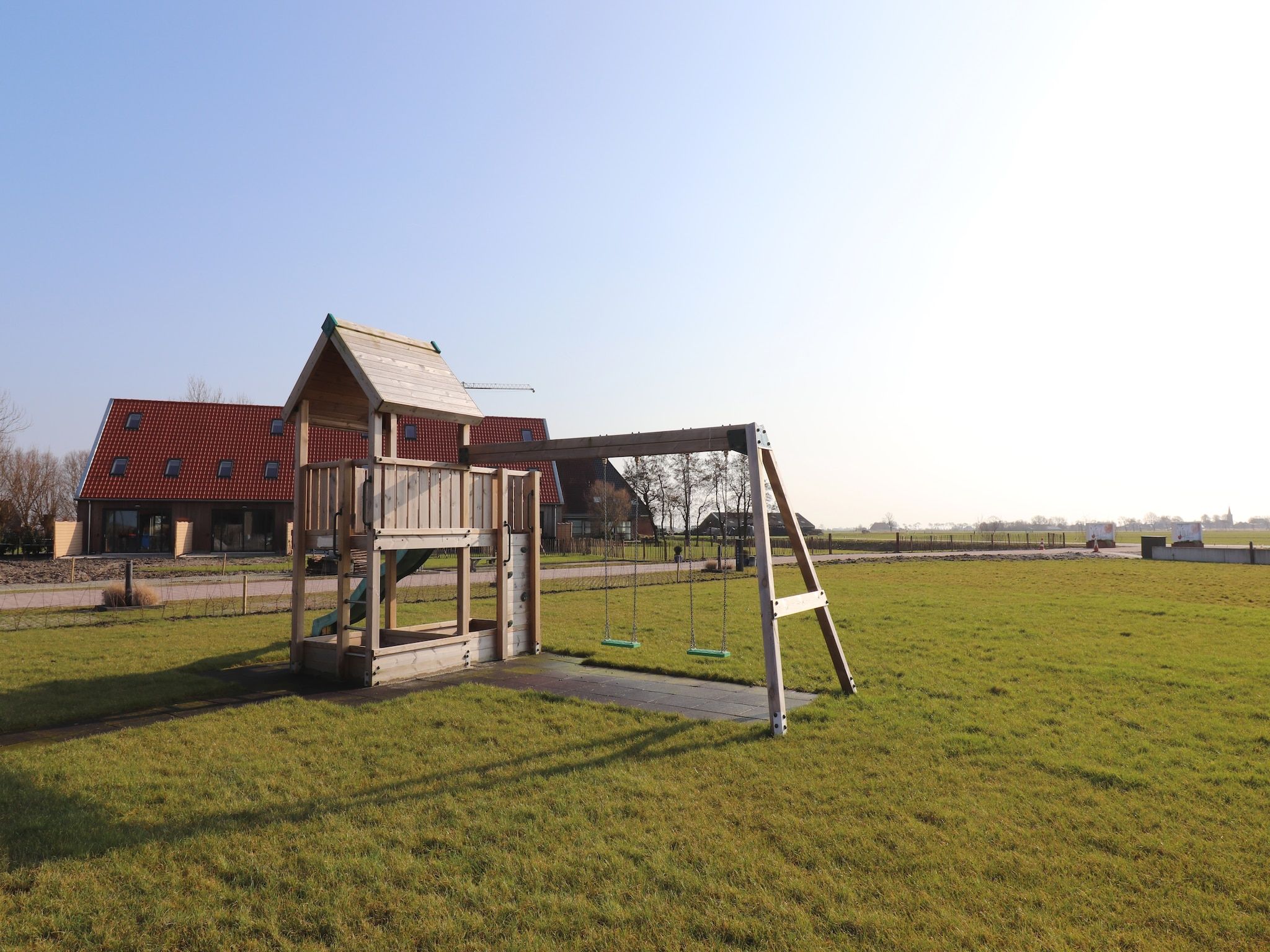 Voorzieningen bij Moderne hoekvilla middenin Friesland in leons