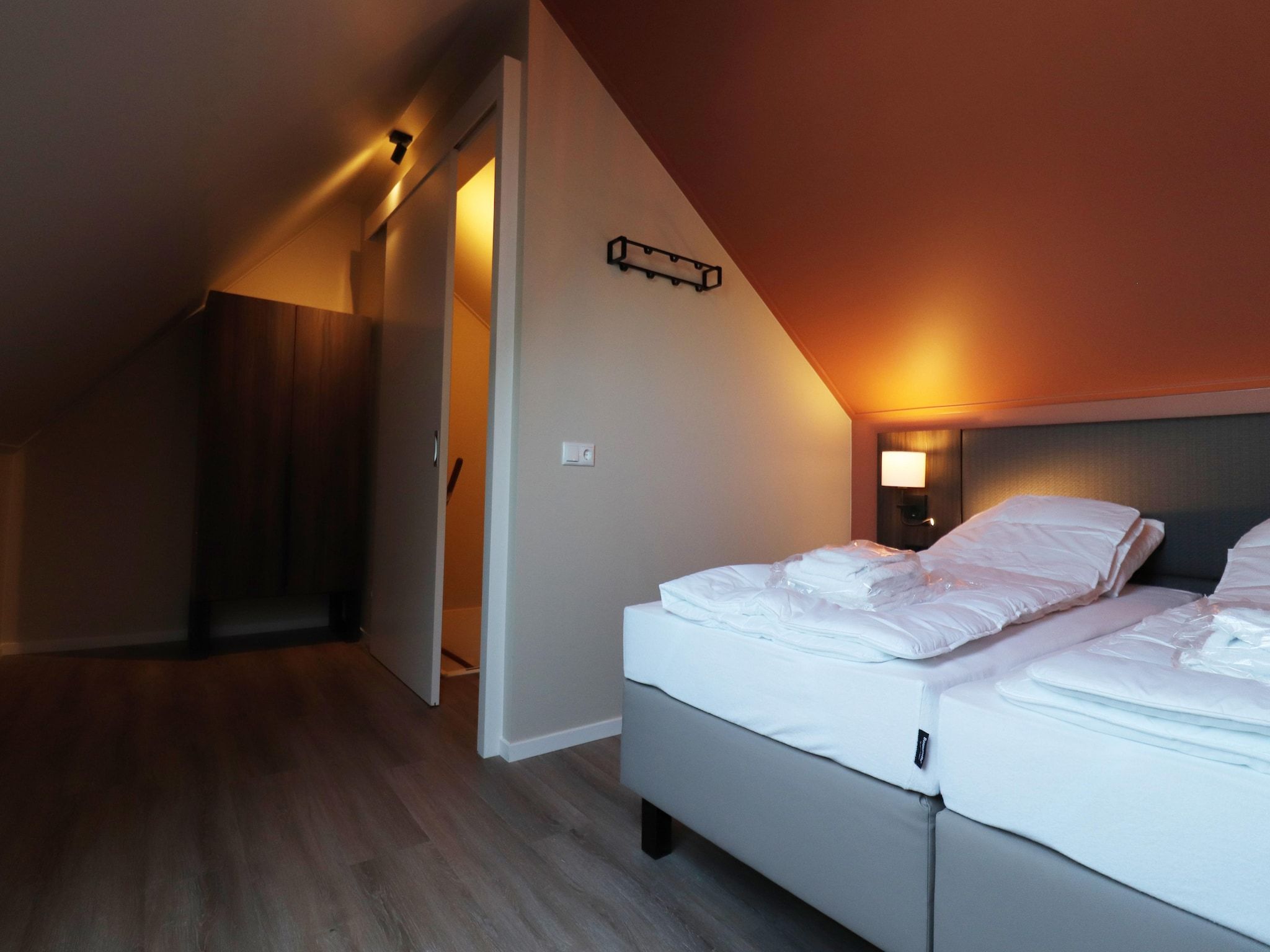 Een slaapkamer van Moderne hoekvilla middenin Friesland in leons