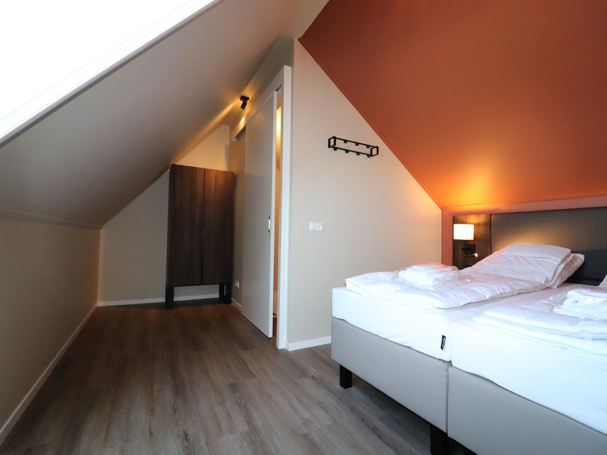 Een slaapkamer van Moderne hoekvilla middenin Friesland in leons